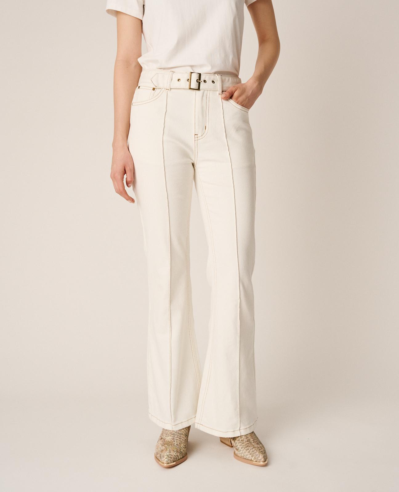 Jeans Retos de Cintura Subida com Nervura Frontal e Cinto Forrado Branco-2