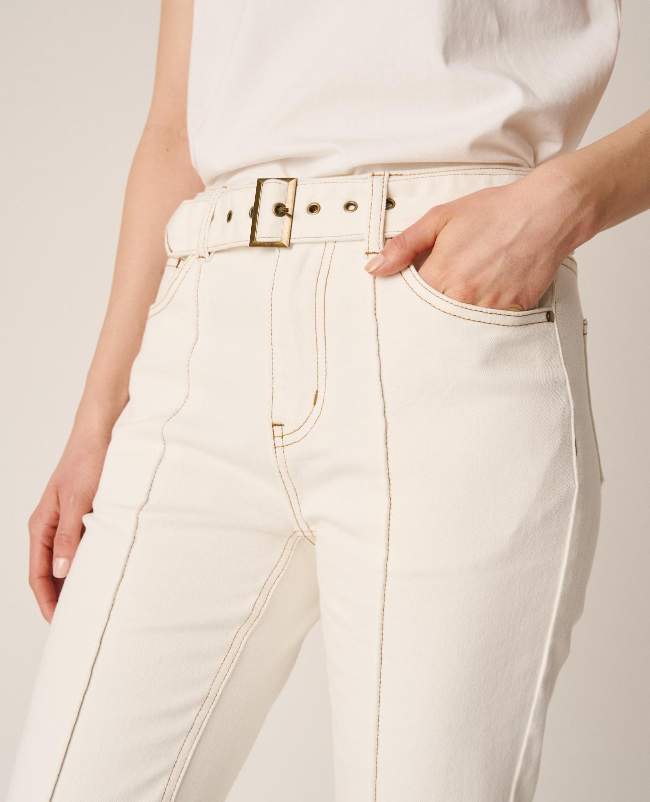 Jeans Retos de Cintura Subida com Nervura Frontal e Cinto Forrado Branco-3