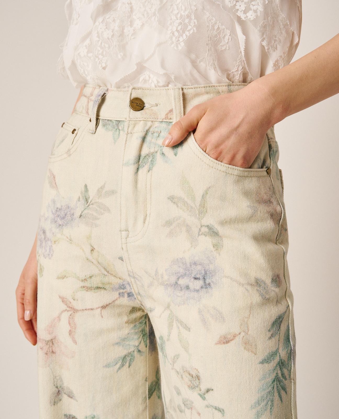 Jeans com Corte a Direito Pelo Tornozelo com Estampado Floral Multicolor-5