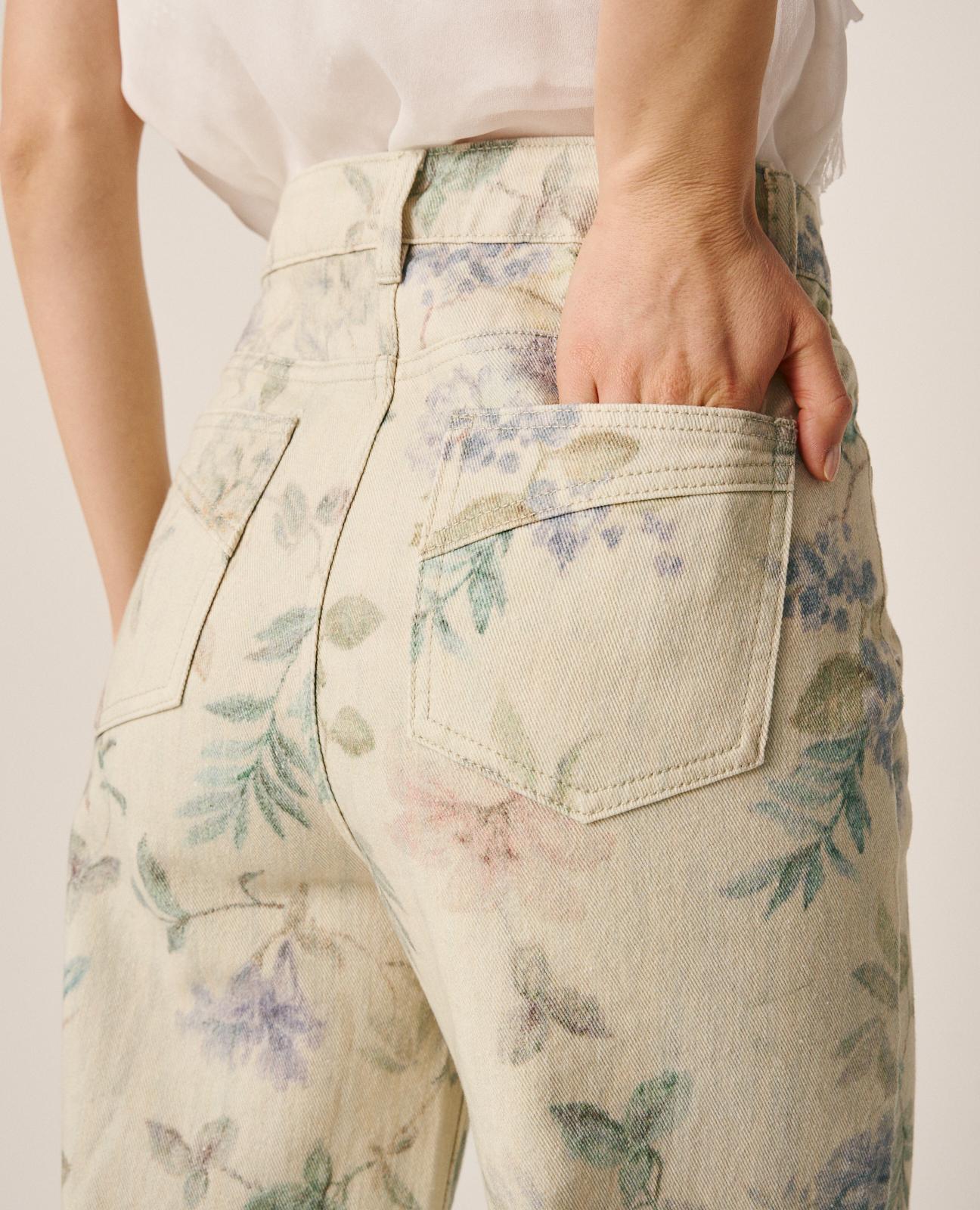 Jeans com Corte a Direito Pelo Tornozelo com Estampado Floral Multicolor-6