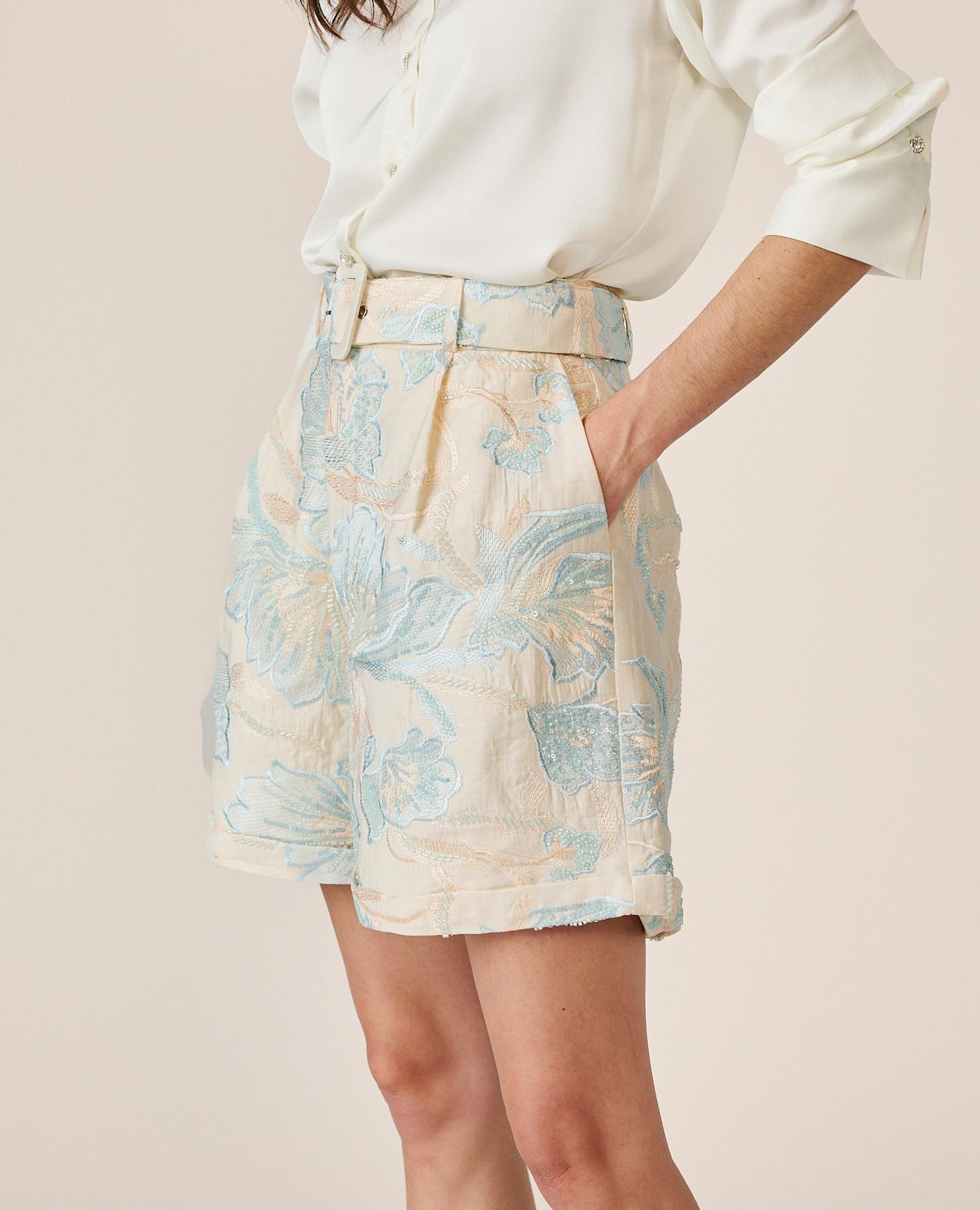 Bermudas de Pinças com Bordados Florais de Cintura Subida e Bolsos Laterais Azul-5