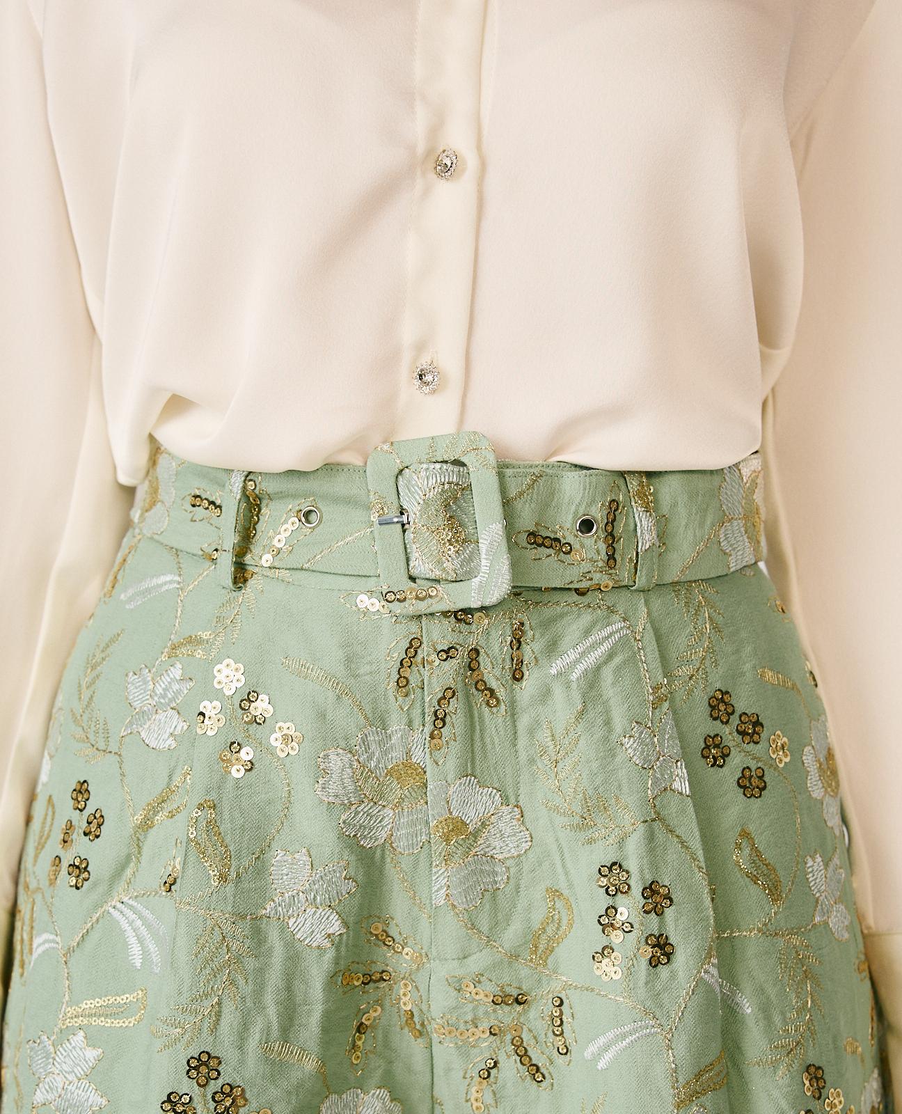 Bermudas de Pinças com Bordados Florais de Cintura Subida e Bolsos Laterais Verde-6