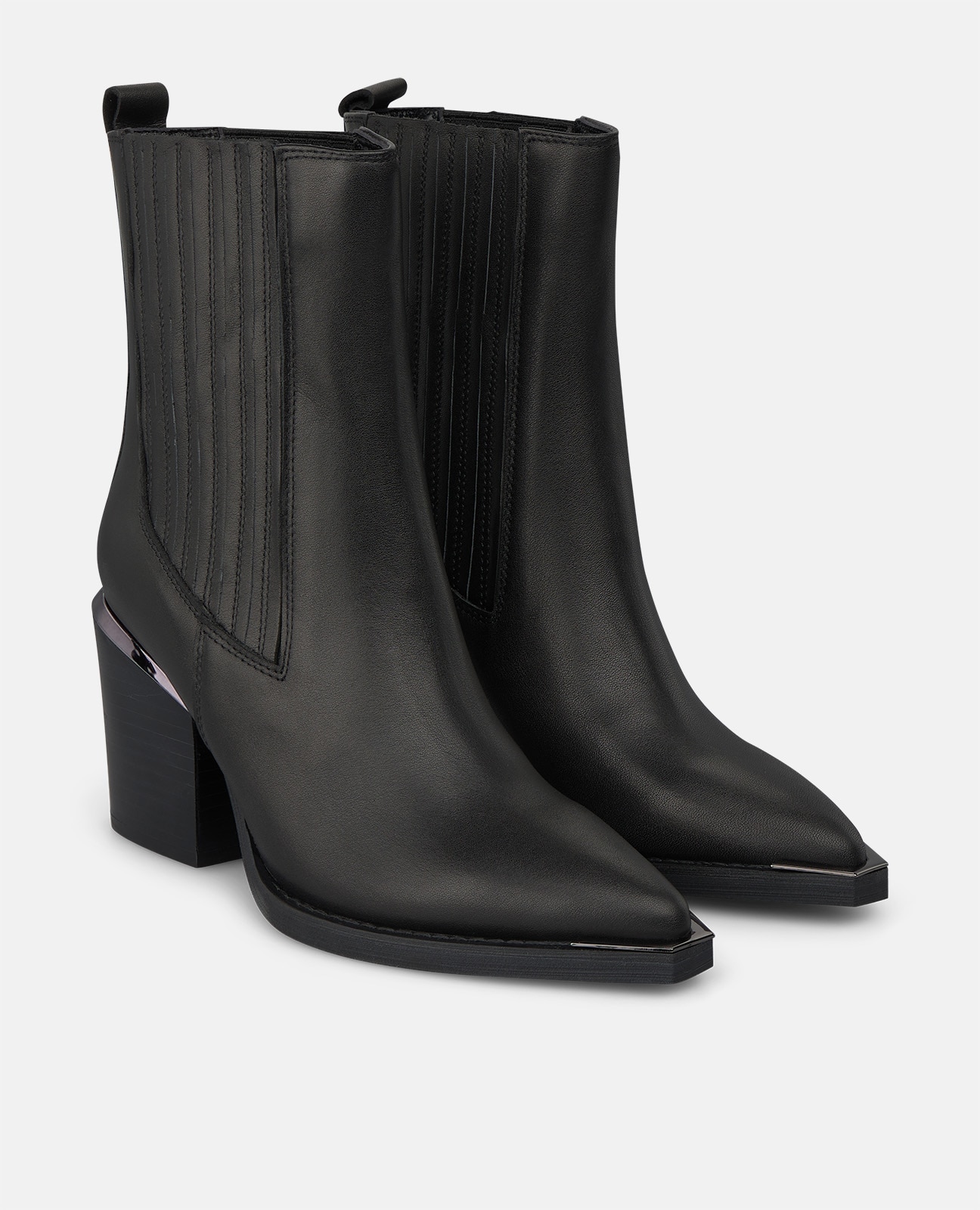 Botins Chelsea em Napa com Acabamento em Biqueira Preto-2