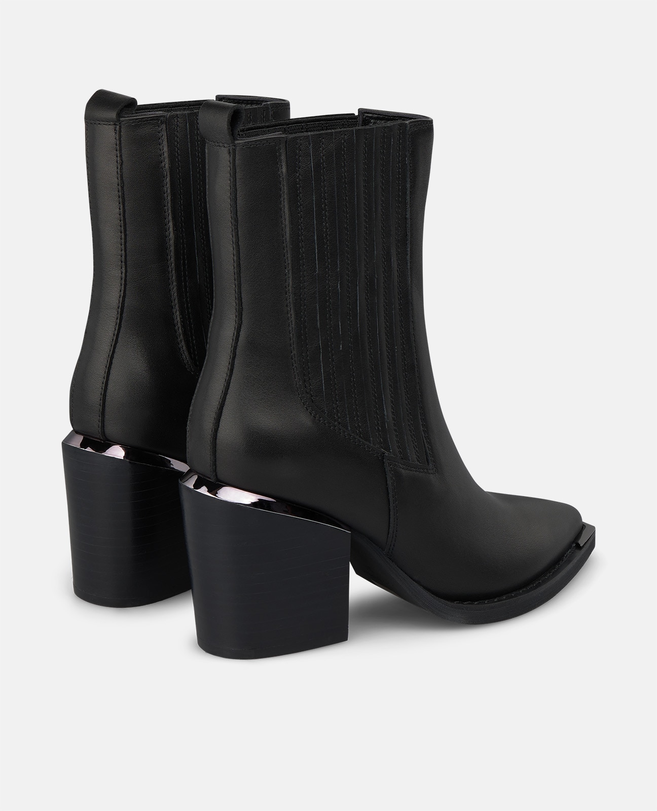 Botins Chelsea em Napa com Acabamento em Biqueira Preto-3