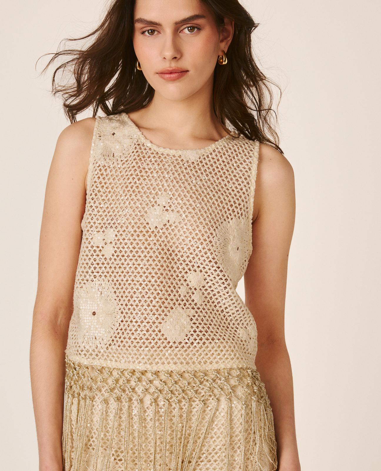 Top com Franjas em Tecido Tipo Crochet com Lantejoulas Ouro-3