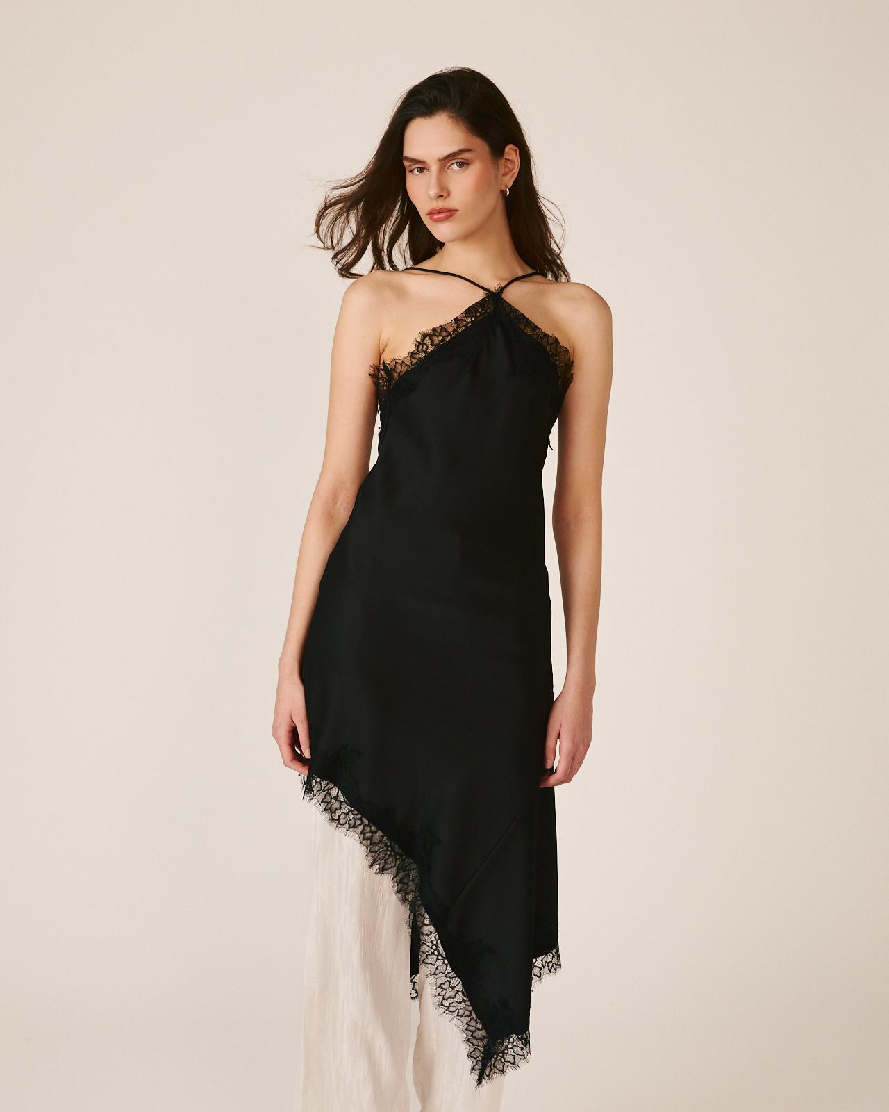 Vestido Curto Interior Confecionado em Cetim com Decote Halter e Bainha Assimétrica com Acabamentos em Renda Preto-5