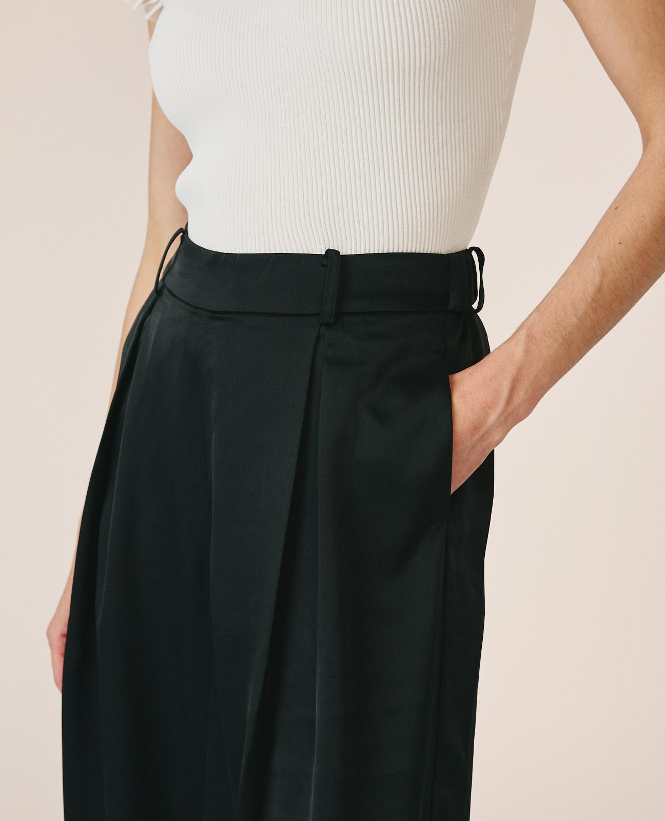 Calças Largas Wide Leg com Pregas de Cintura Subida Preto-4