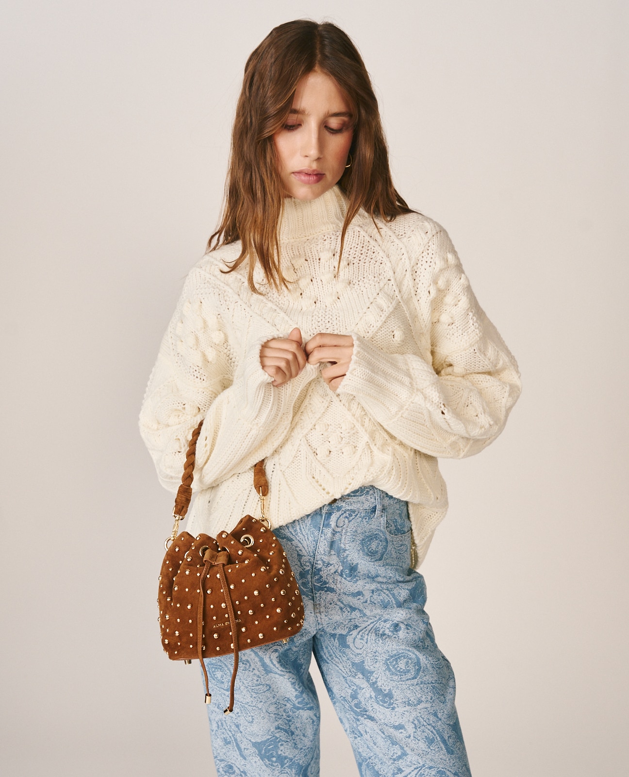 Mala Bombonera de Camurça com Tachas Metálicas Camel-2