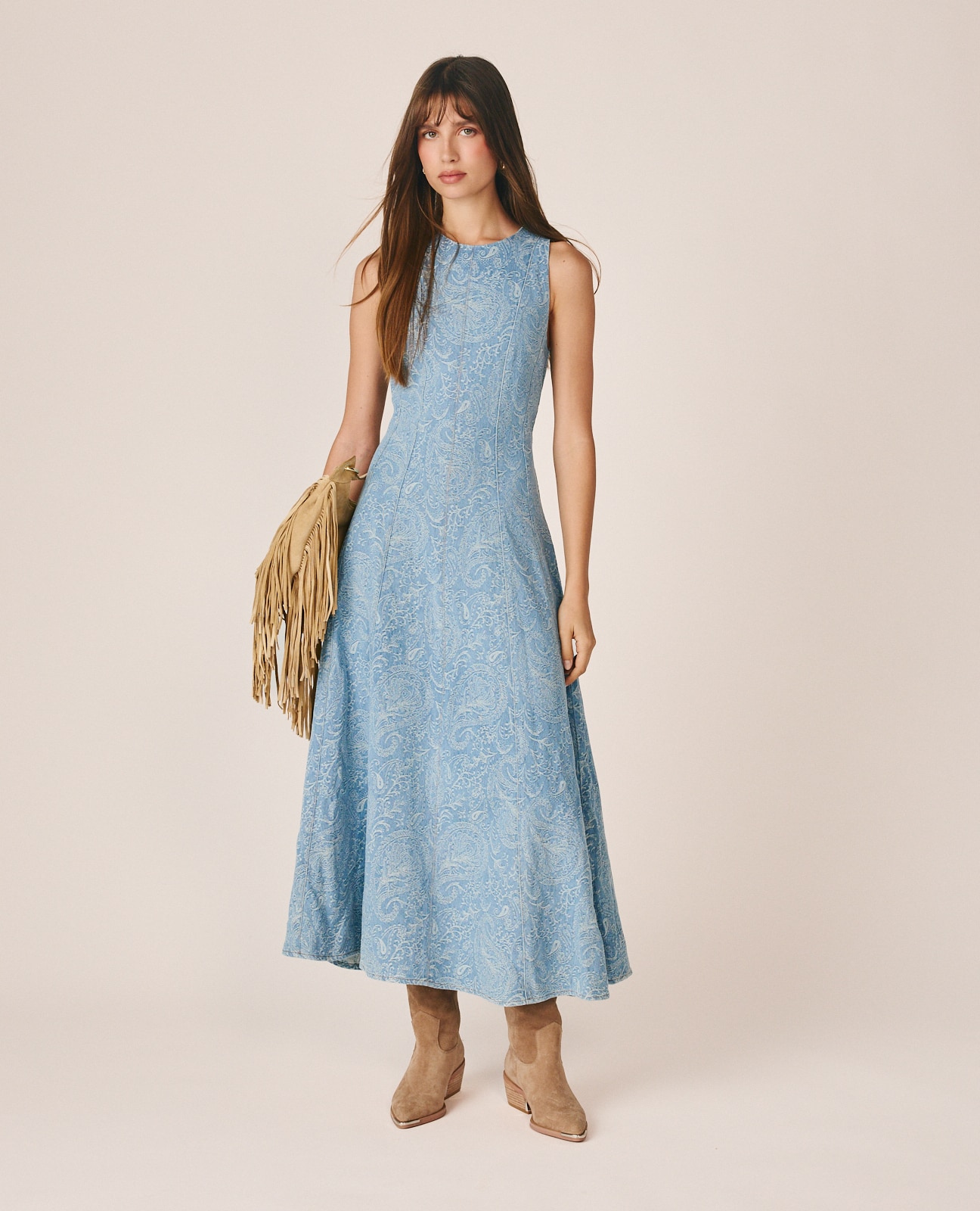 Imagem 0 de Vestido Comprido em Denim Jacquard com Estampado Paisley