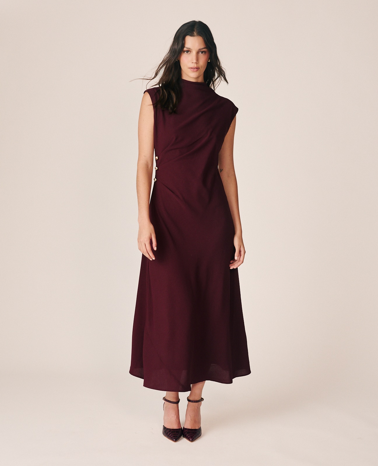 Imagem 0 de Vestido Comprido em Crepe com Drapeado na Cintura