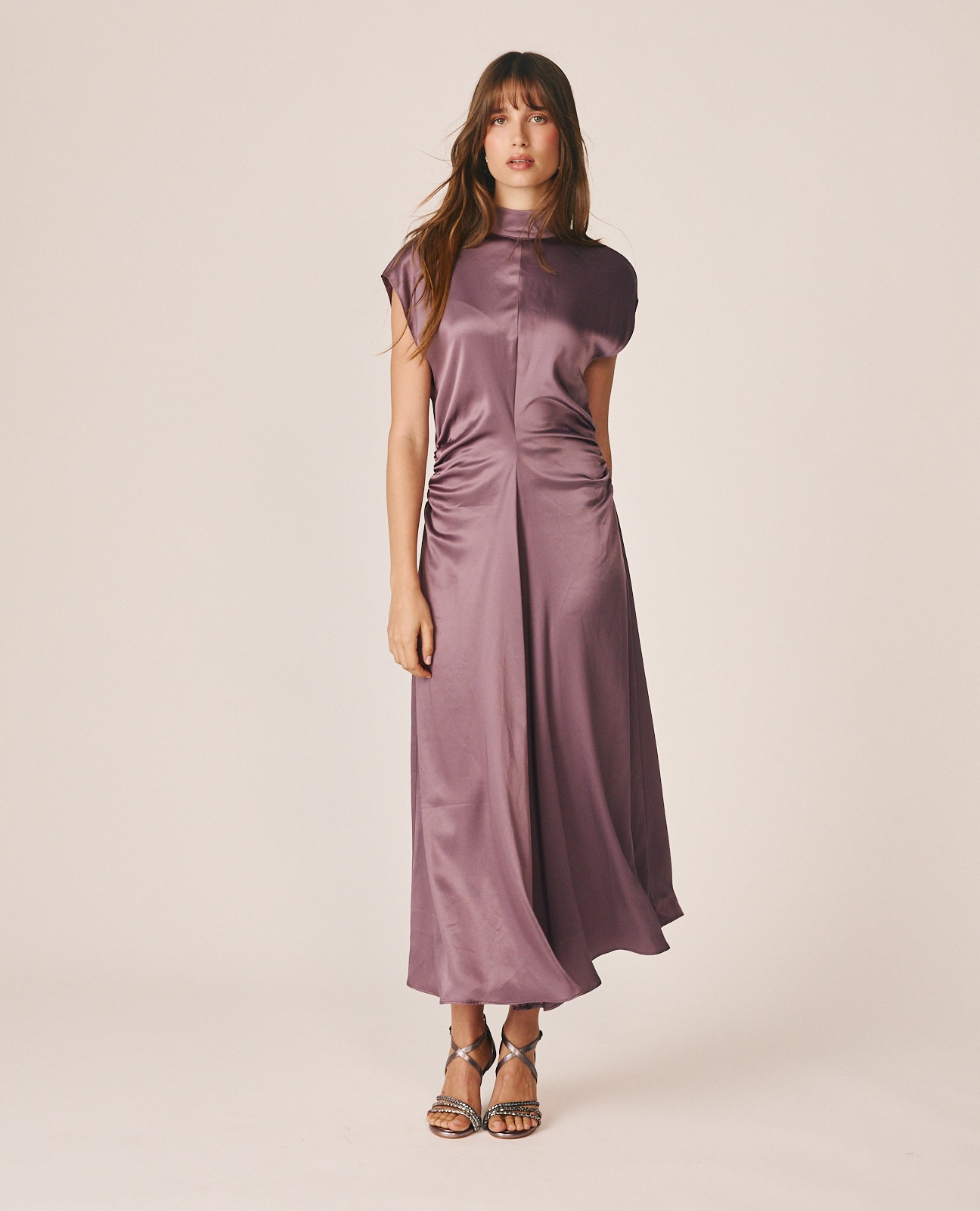 Imagem 0 de Vestido Comprido em Cetim com Gola Perkins
