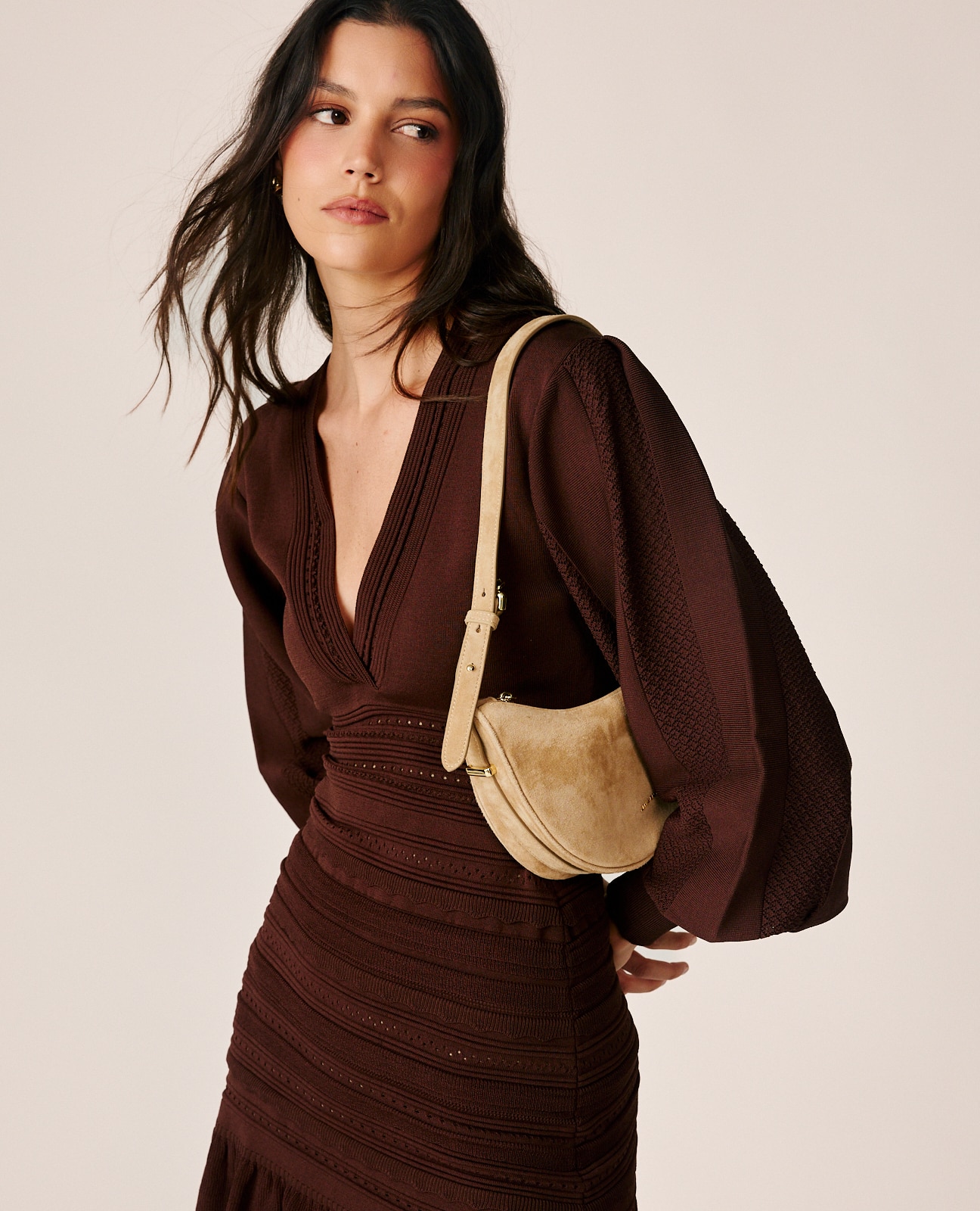 Vestido Curto de Malha com Decote Cruzado Castanho-2