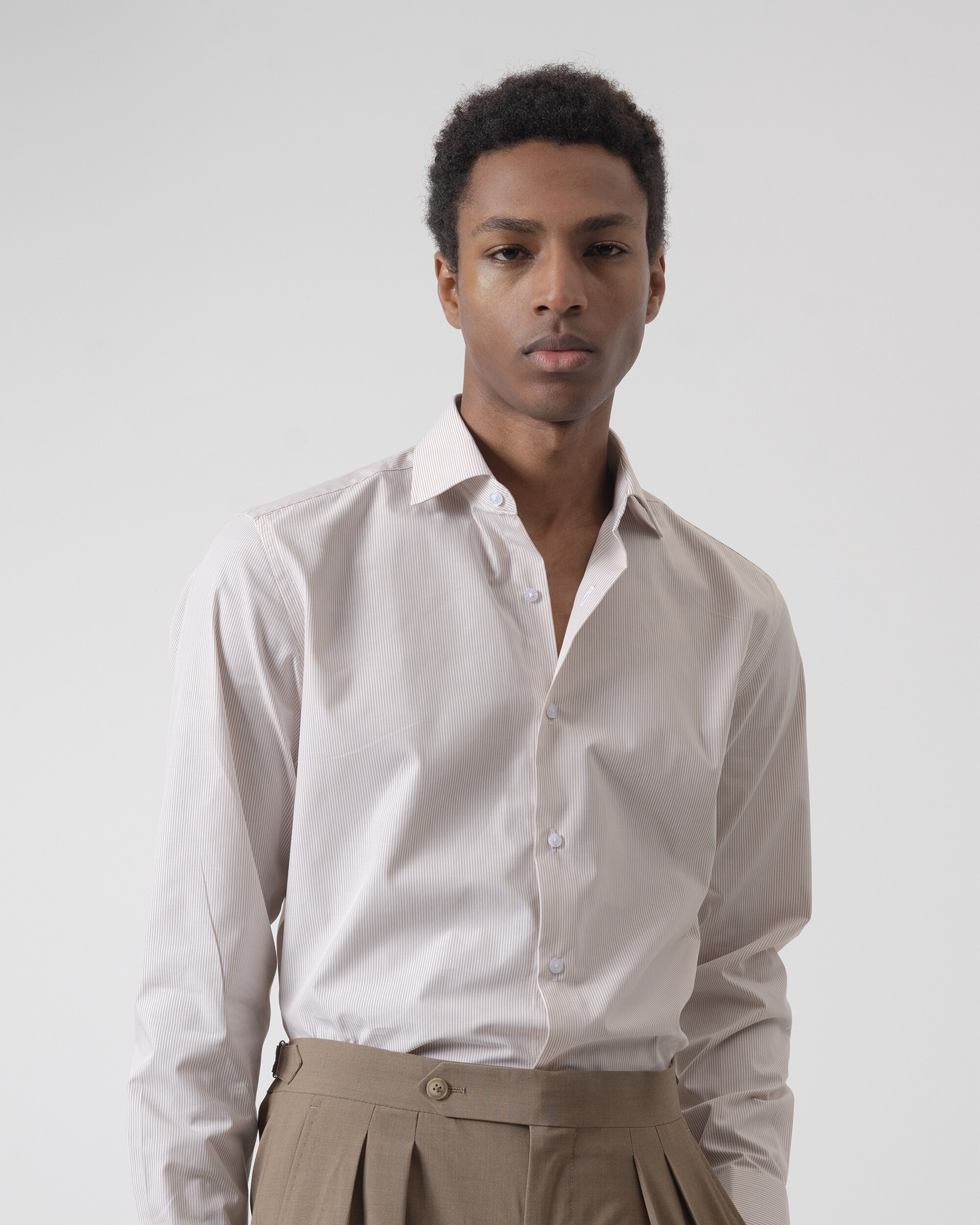Camisa Formal Às Riscas Regular Fit em Areia Areia-2
