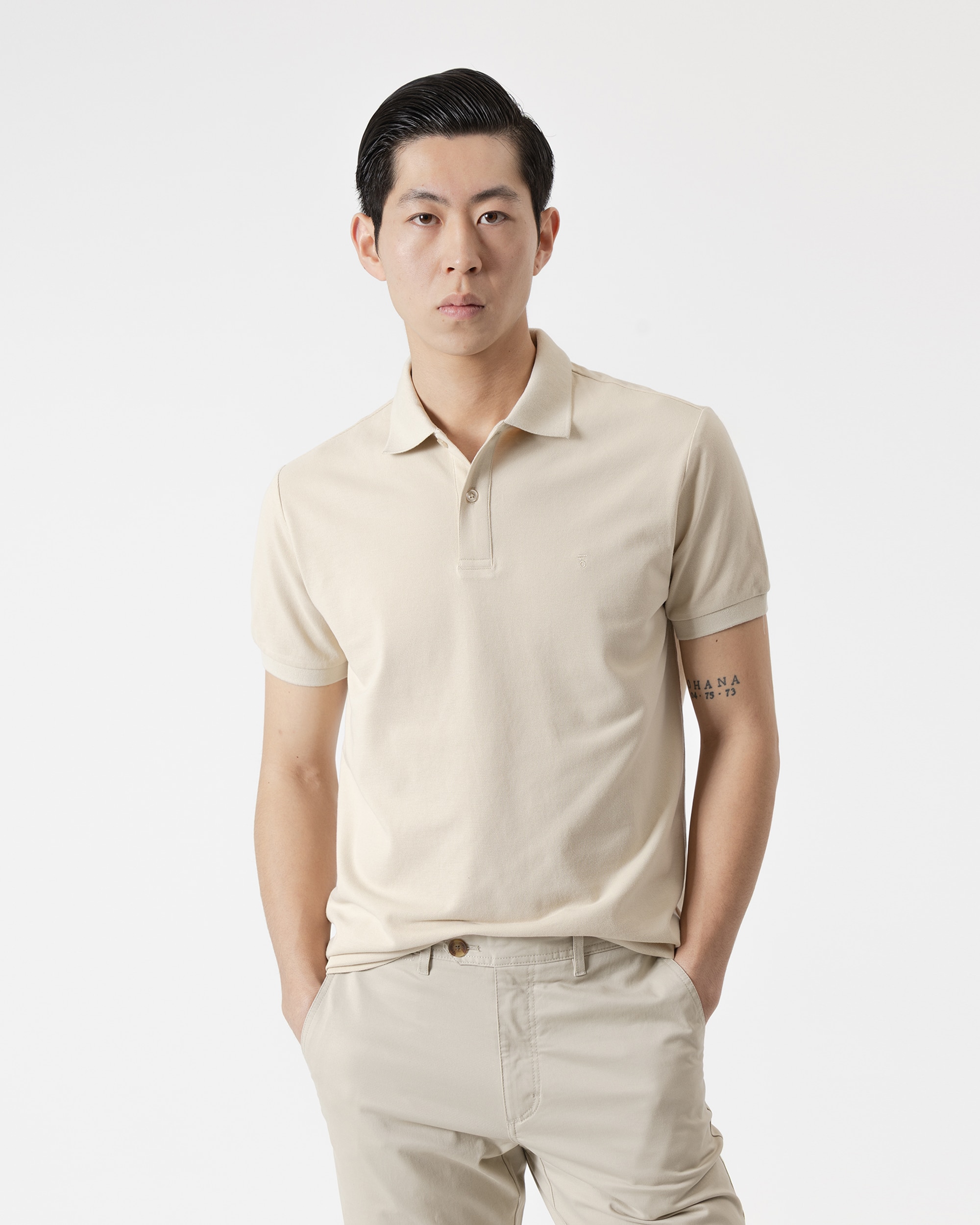 Polo Básico Piqué em Algodão Slim Fit Areia-2