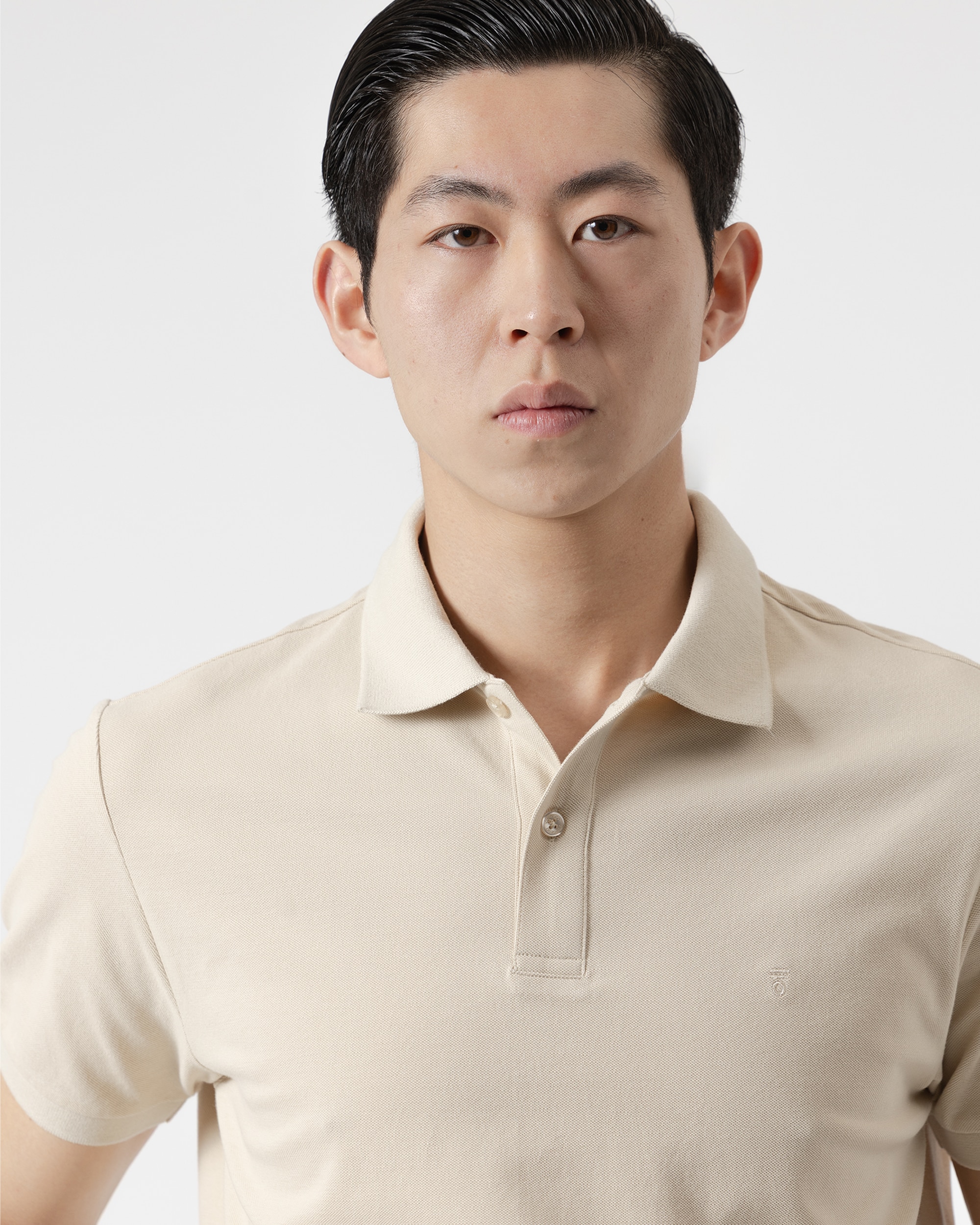 Polo Básico Piqué em Algodão Slim Fit Areia-3
