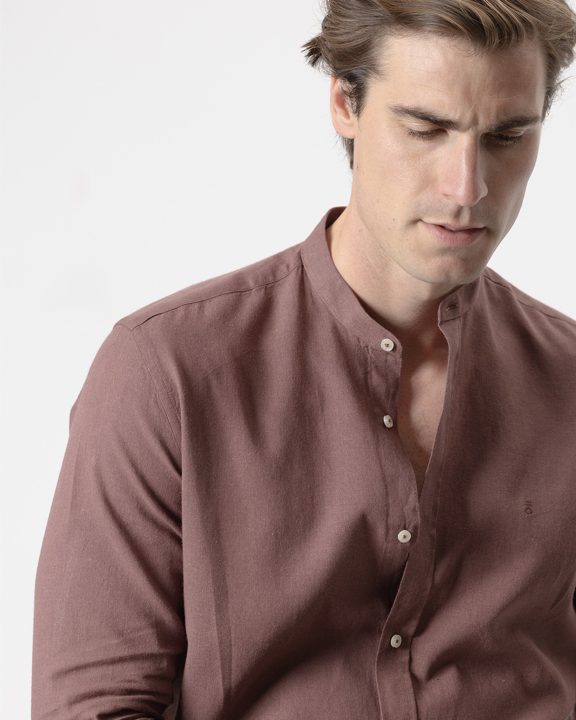 Camisa de Gola À Padre em Linho Algodão Relaxed Fit Castanho-chocolate-3