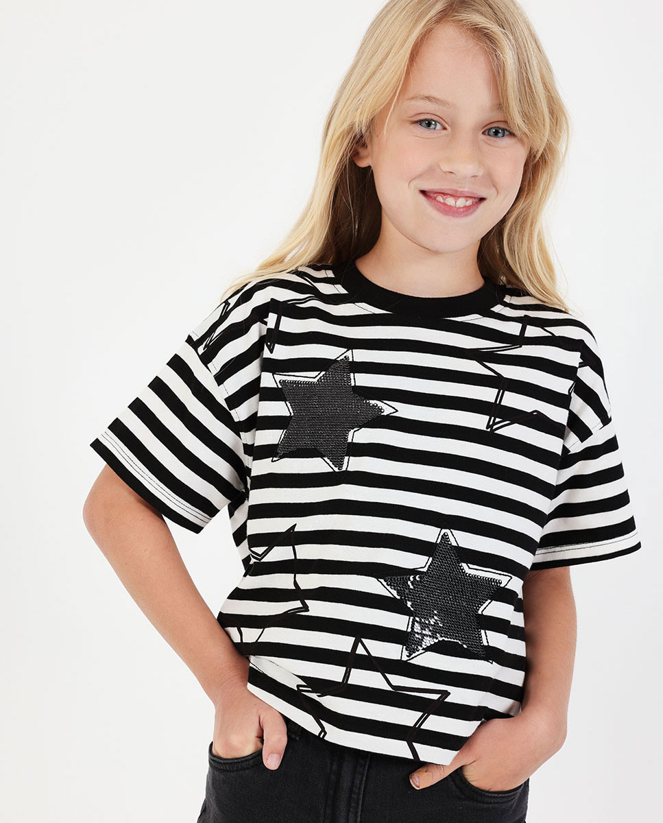 Imagem 0 de T-shirt de Malha Infantil Às Riscas com Estrelas Decorativas em Branco e Preto