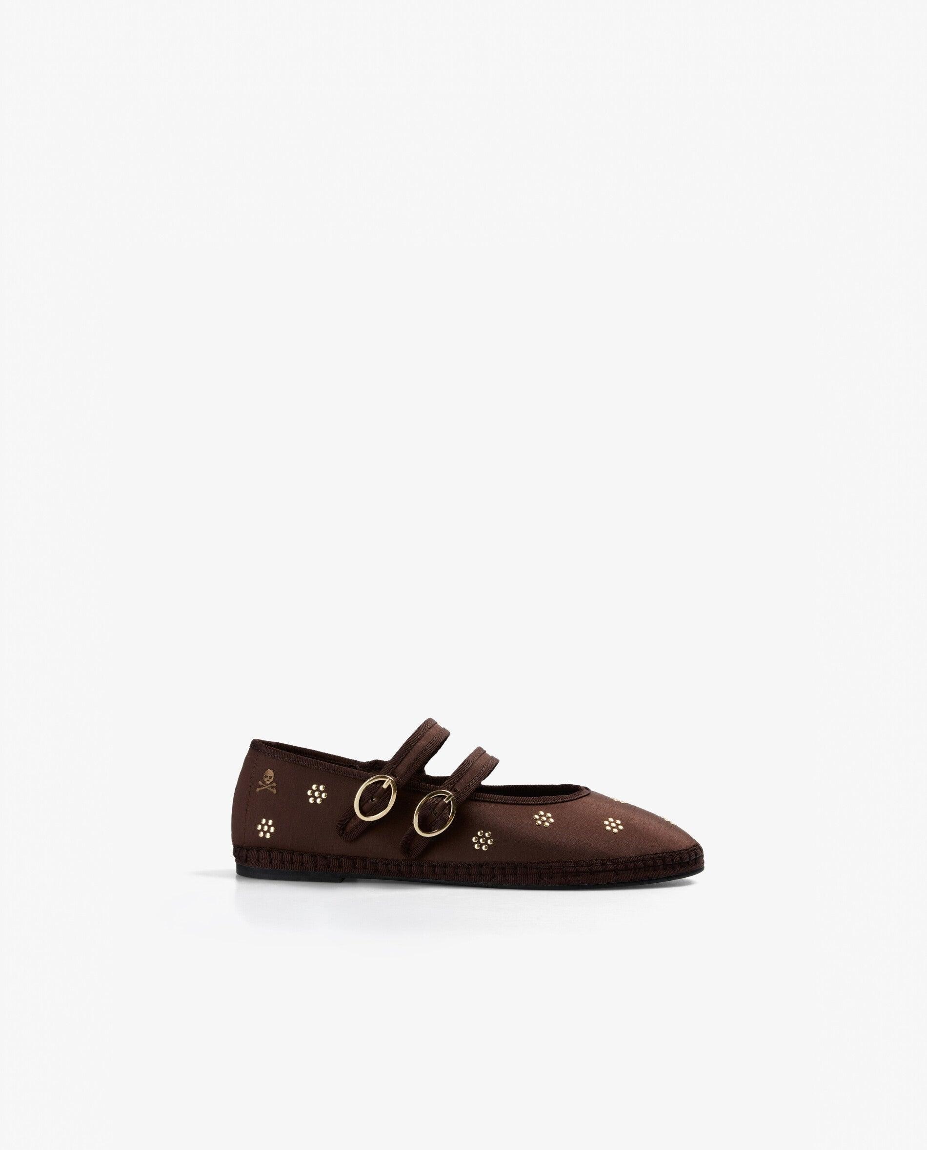 Imagem 0 de Sapatos de Presilha Rasos em Tecido Acetinado com Detalhe de Tachas