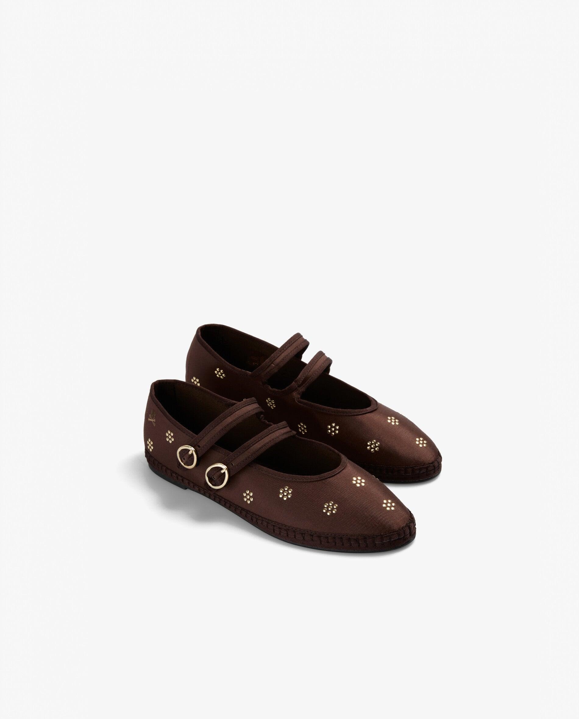 Sapatos de Presilha Rasos em Tecido Acetinado com Detalhe de Tachas Castanho-2