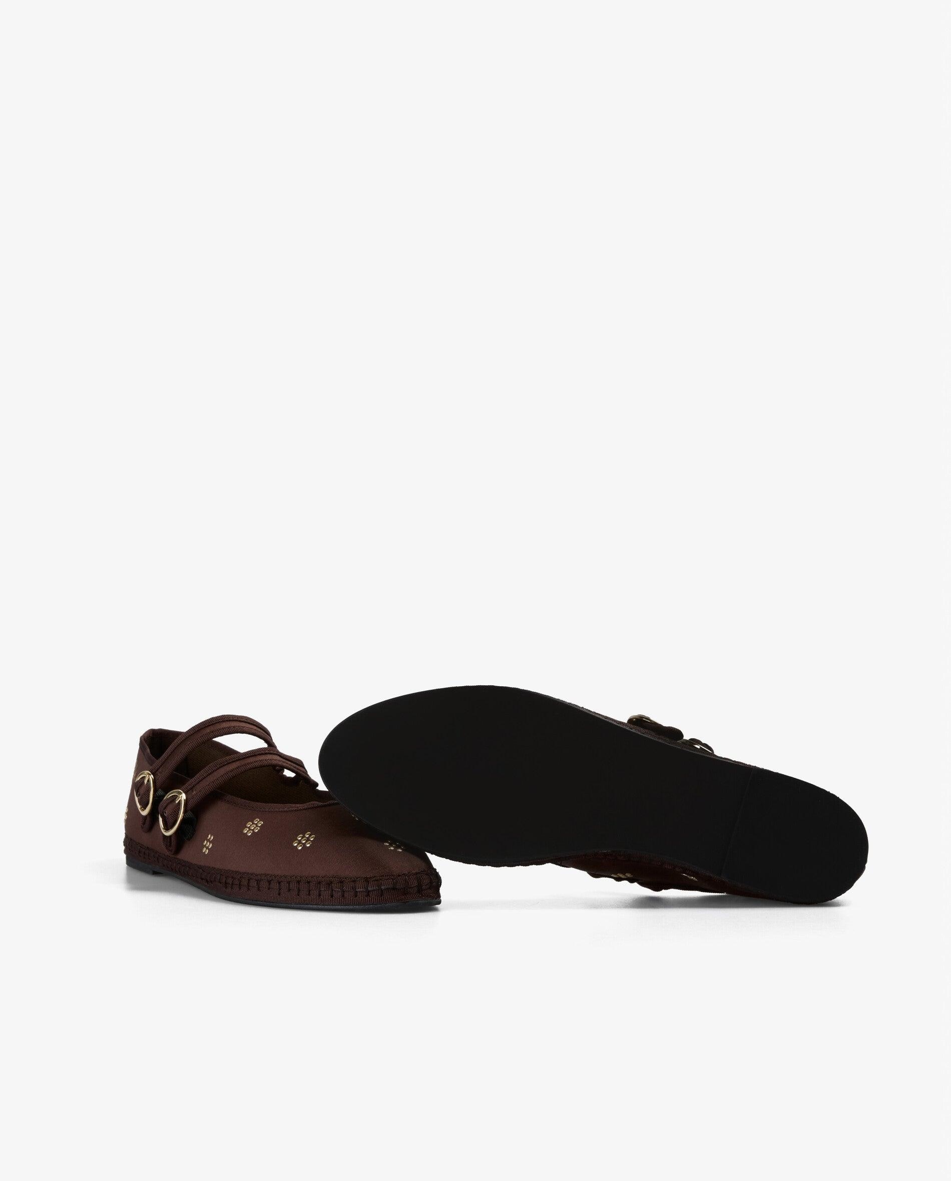 Sapatos de Presilha Rasos em Tecido Acetinado com Detalhe de Tachas Castanho-4