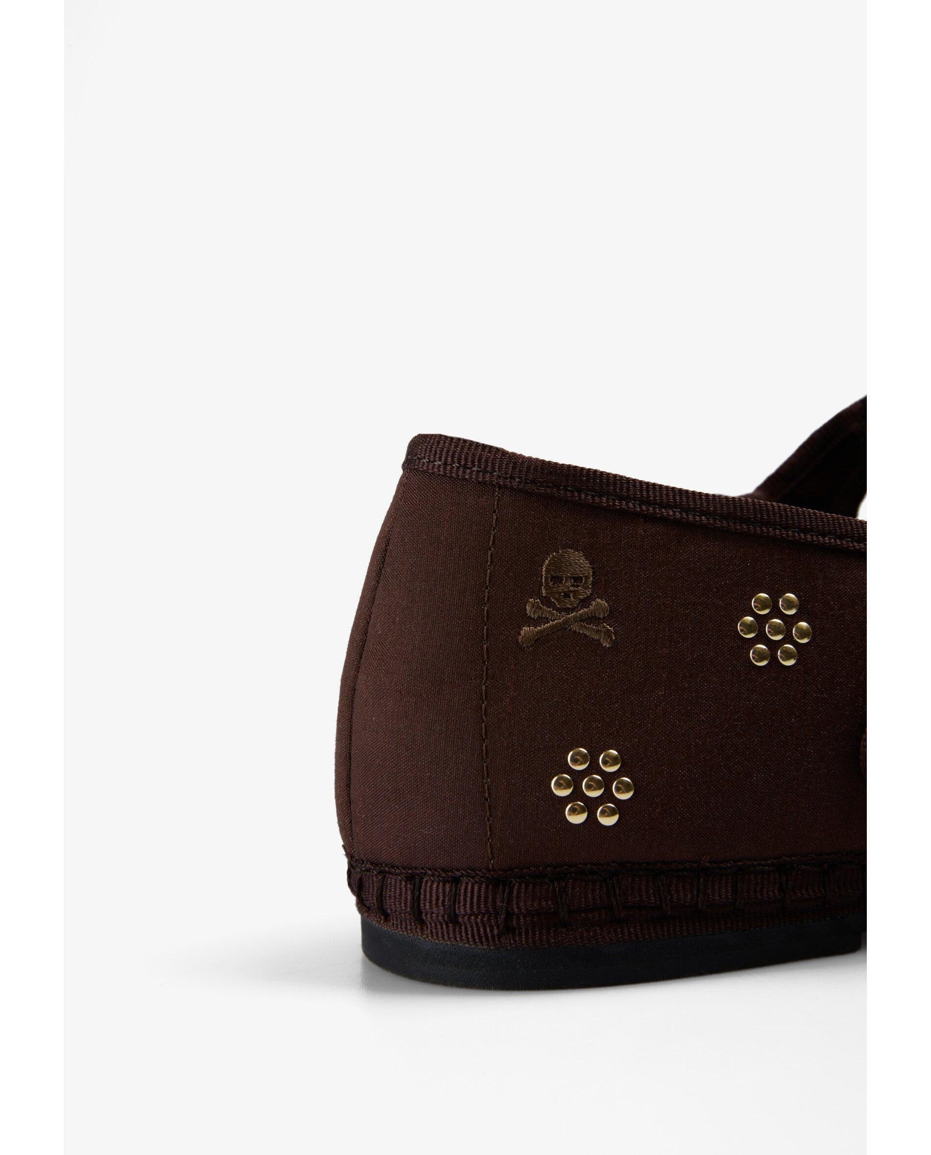 Sapatos de Presilha Rasos em Tecido Acetinado com Detalhe de Tachas Castanho-6