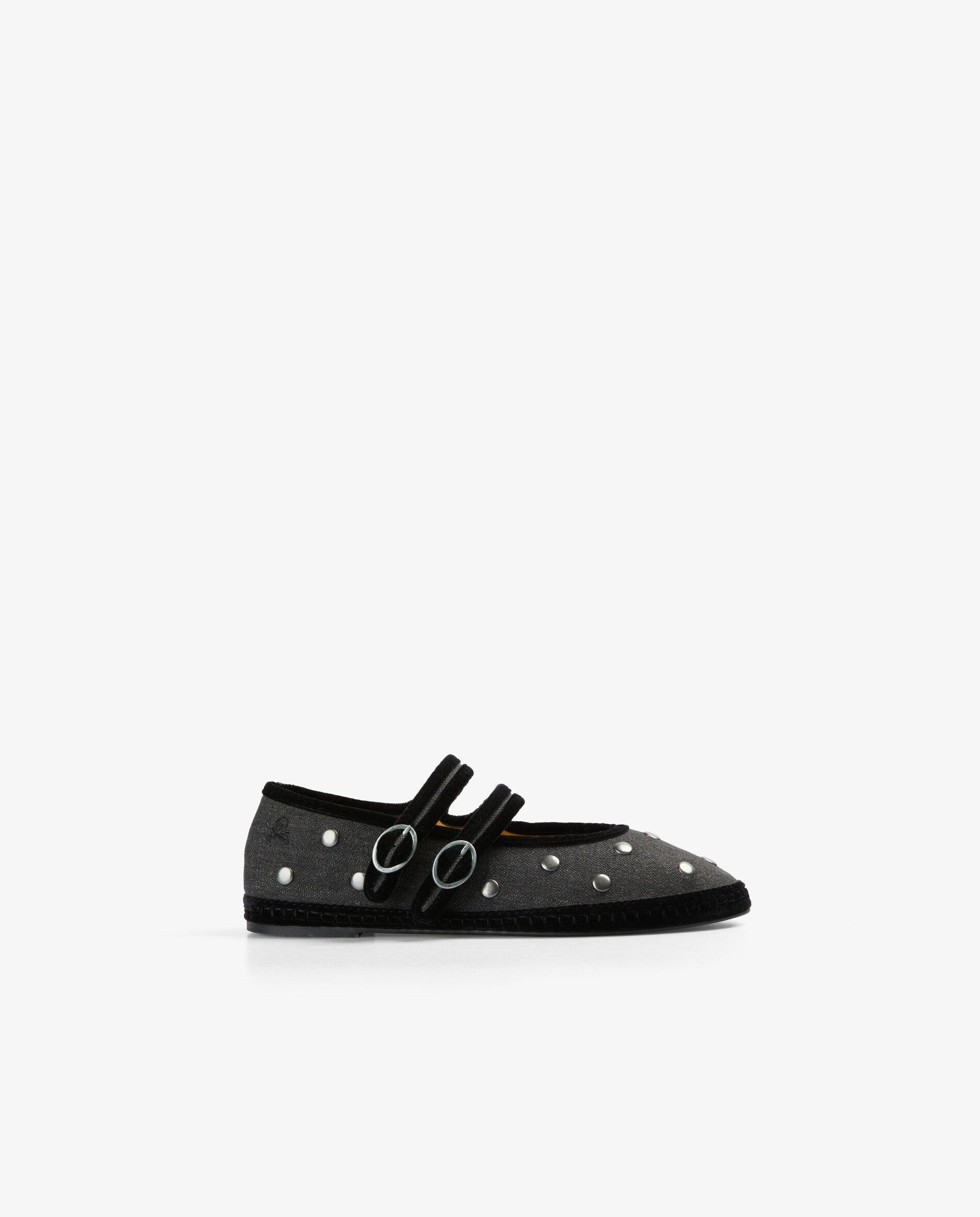 Imagem 0 de Sapatos de Presilha Rasos com Tachas