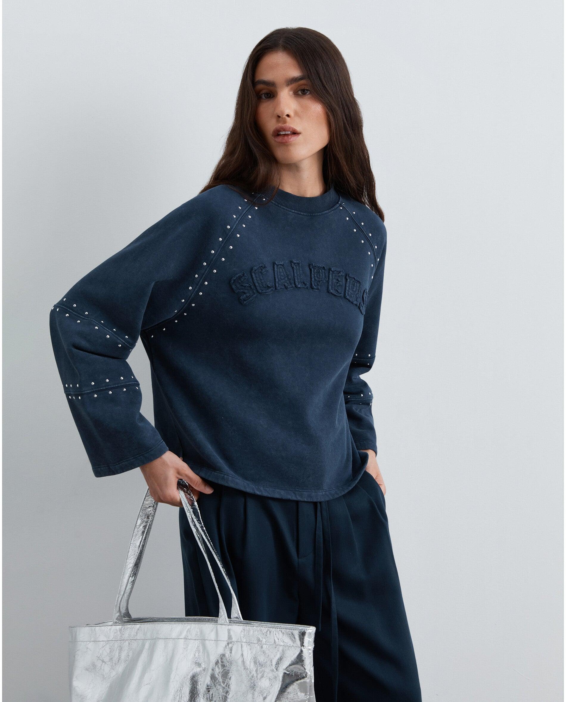 Imagem 0 de Sweatshirt com Gola Redonda e Detalhes de Studs