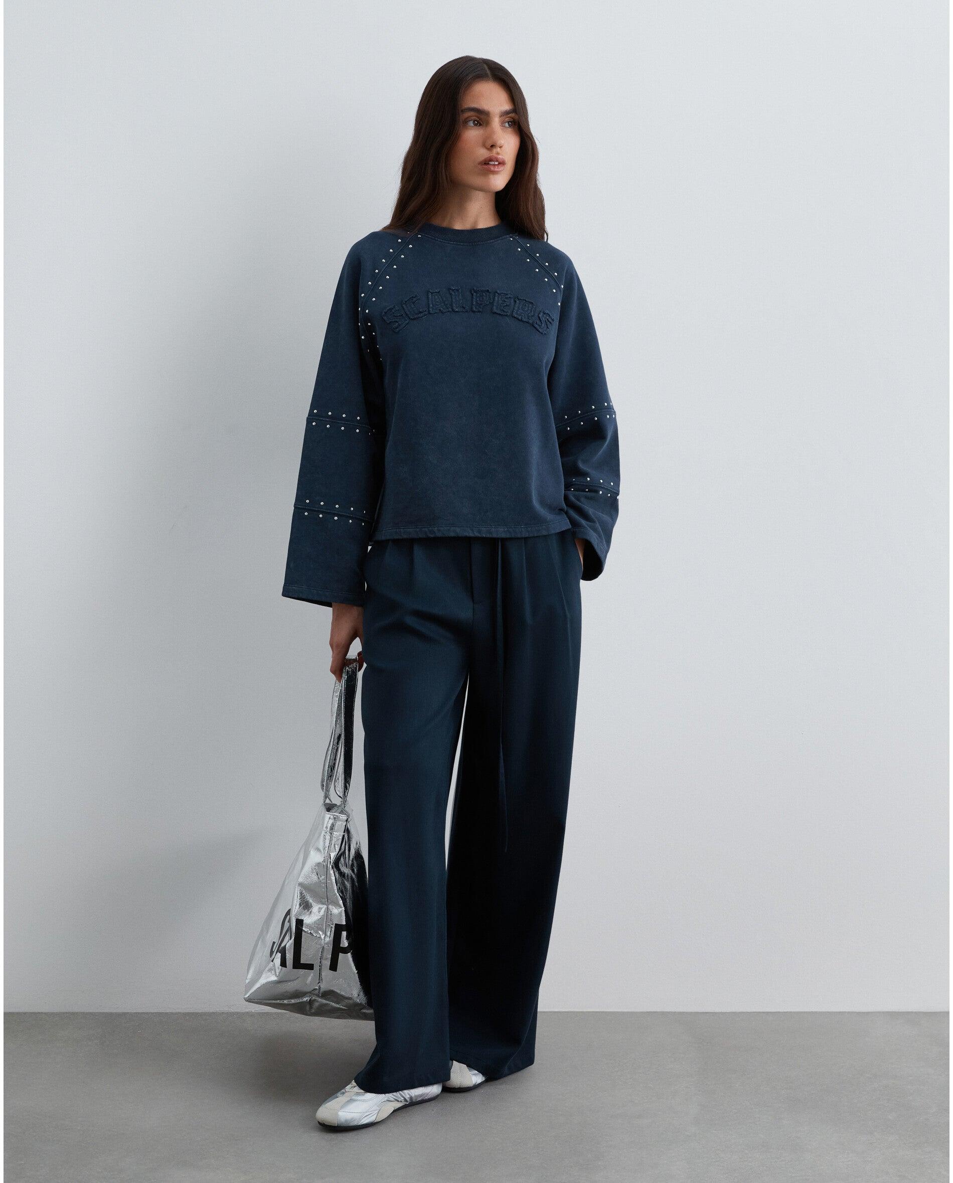 Sweatshirt com Gola Redonda e Detalhes de Studs Navy-2