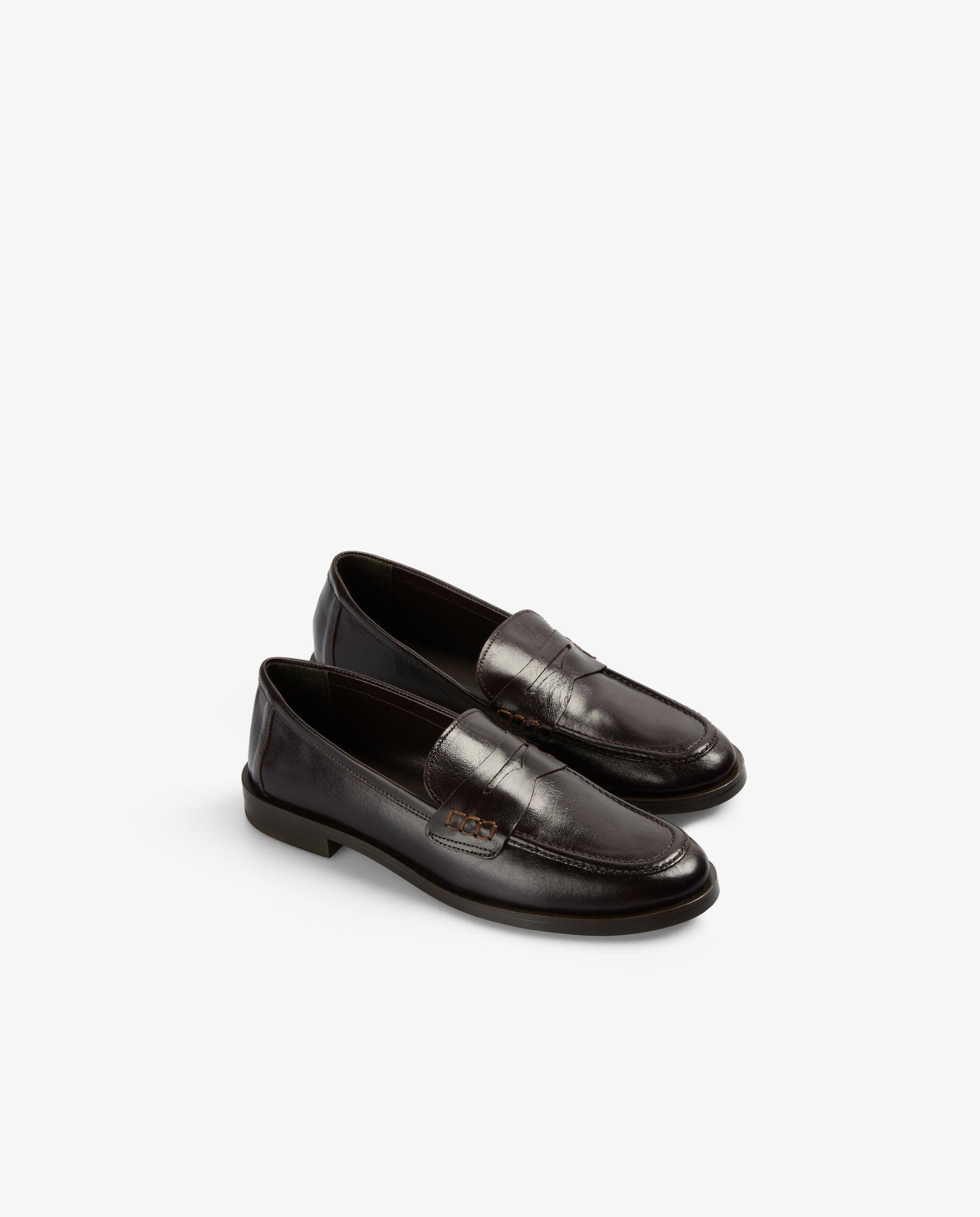 Mocassins Rasos com Travessão em Tom Castanho-escuro-2