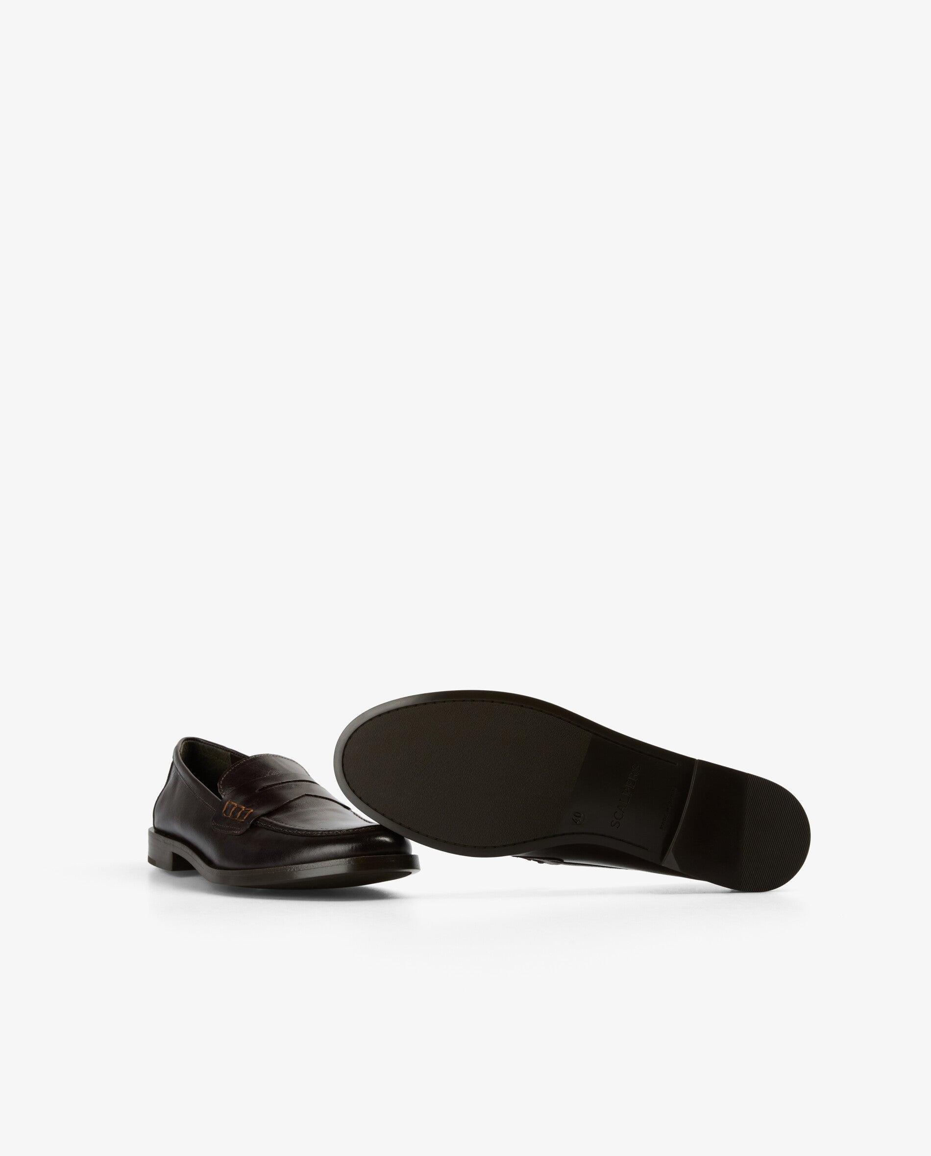 Mocassins Rasos com Travessão em Tom Castanho-escuro-4