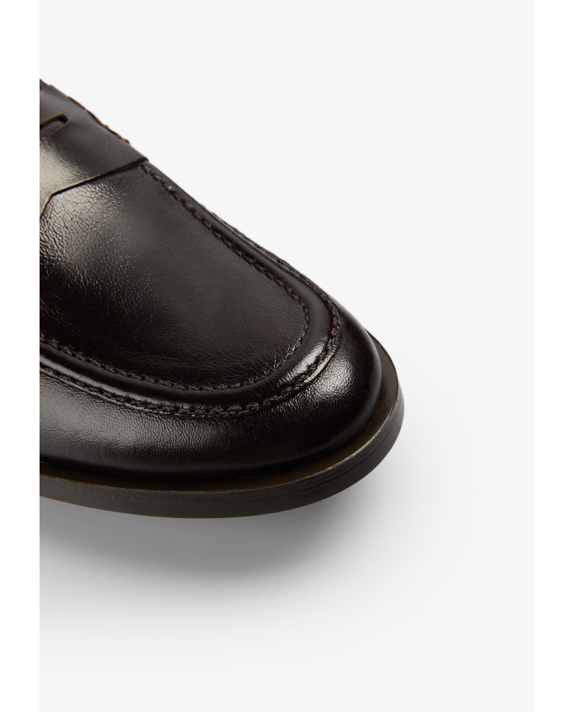 Mocassins Rasos com Travessão em Tom Castanho-escuro-5