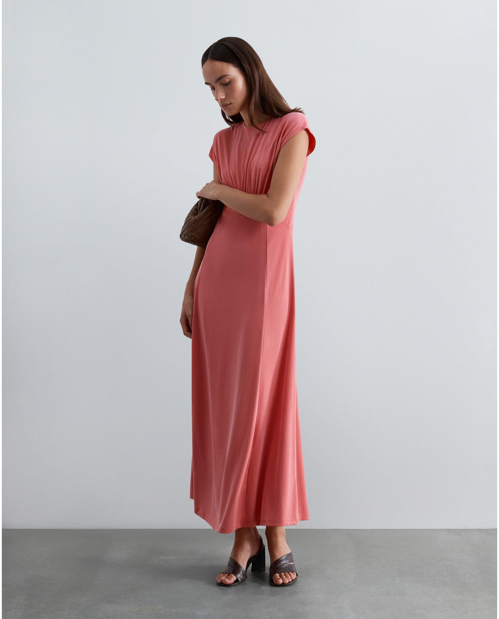 Imagem 0 de Vestido Comprido em Tecido Fluido com Detalhe Franzido