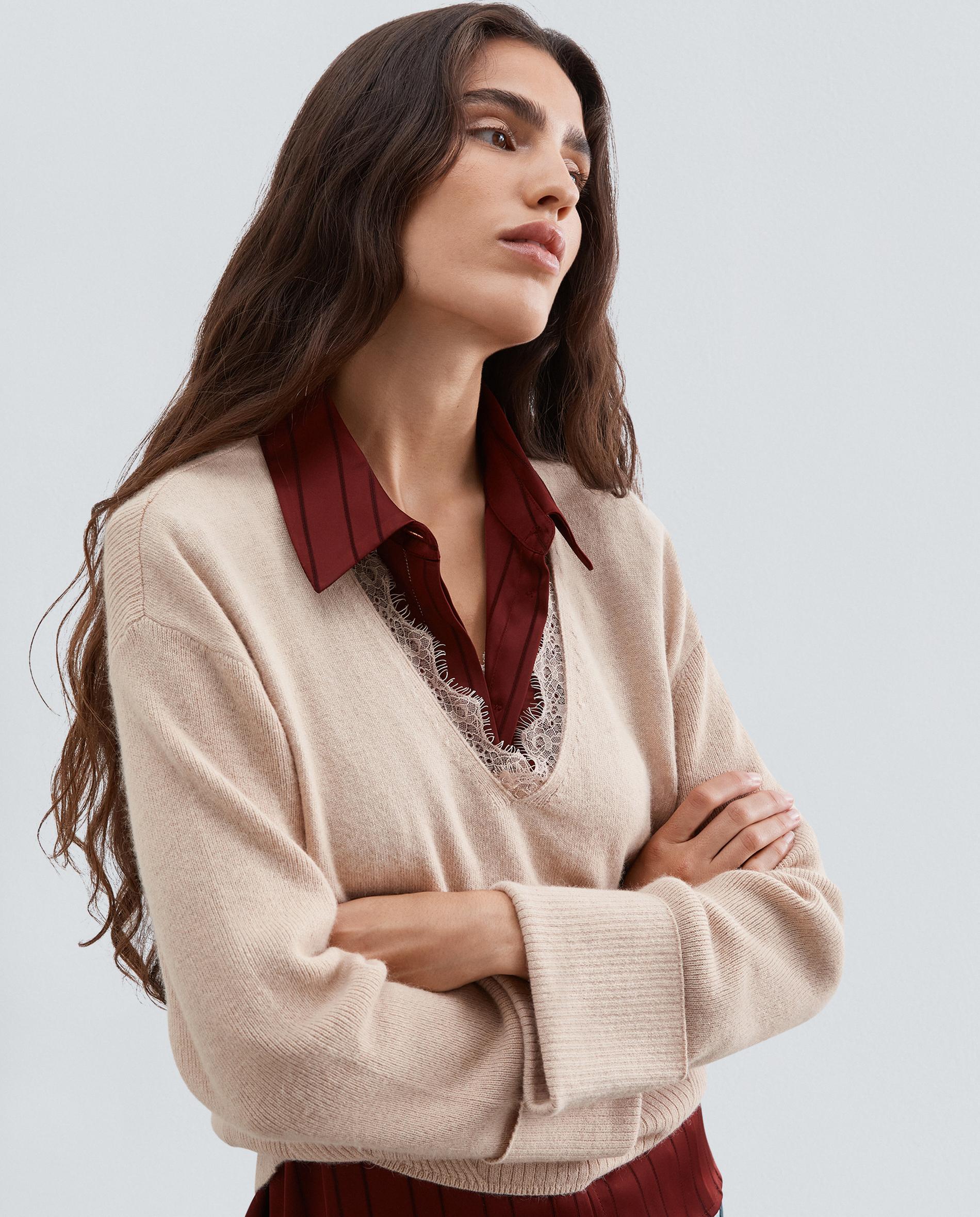 Imagem 0 de Camisola com Detalhe de Renda e Bainha Ajustada
