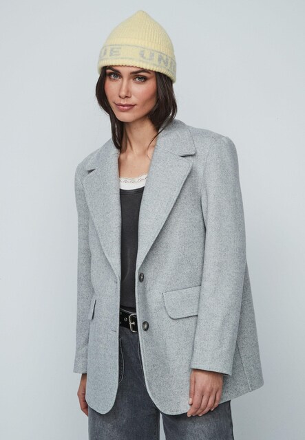 Imagem 0 de Blazer com Lapela Clássica e Fecho de Botões