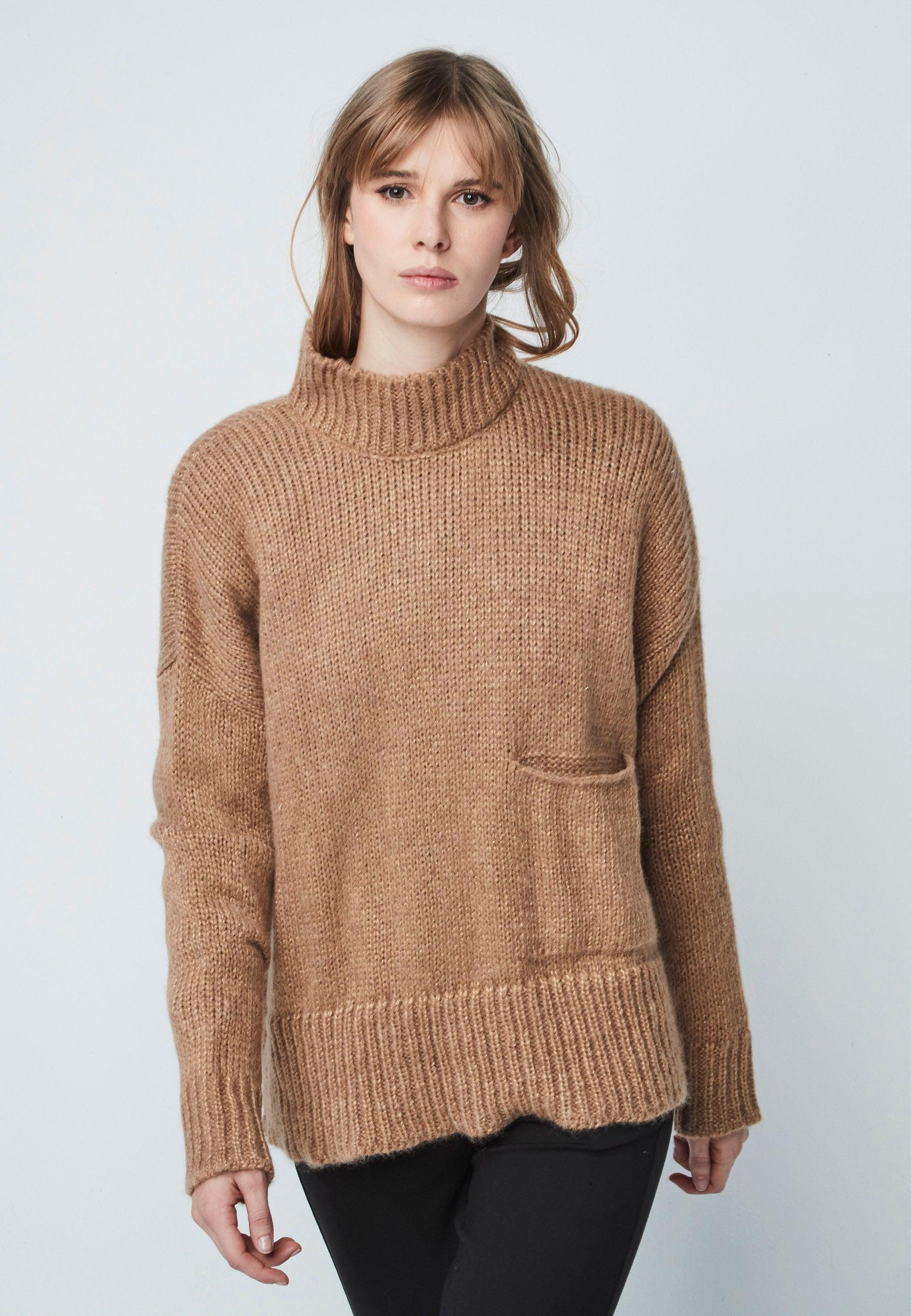 Imagem 0 de Camisola de Gola Alta em Malha Grossa com Bolso Frontal