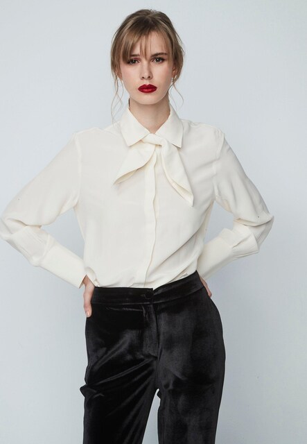 Imagem 0 de Blusa com Laço na Gola e Manga Comprida