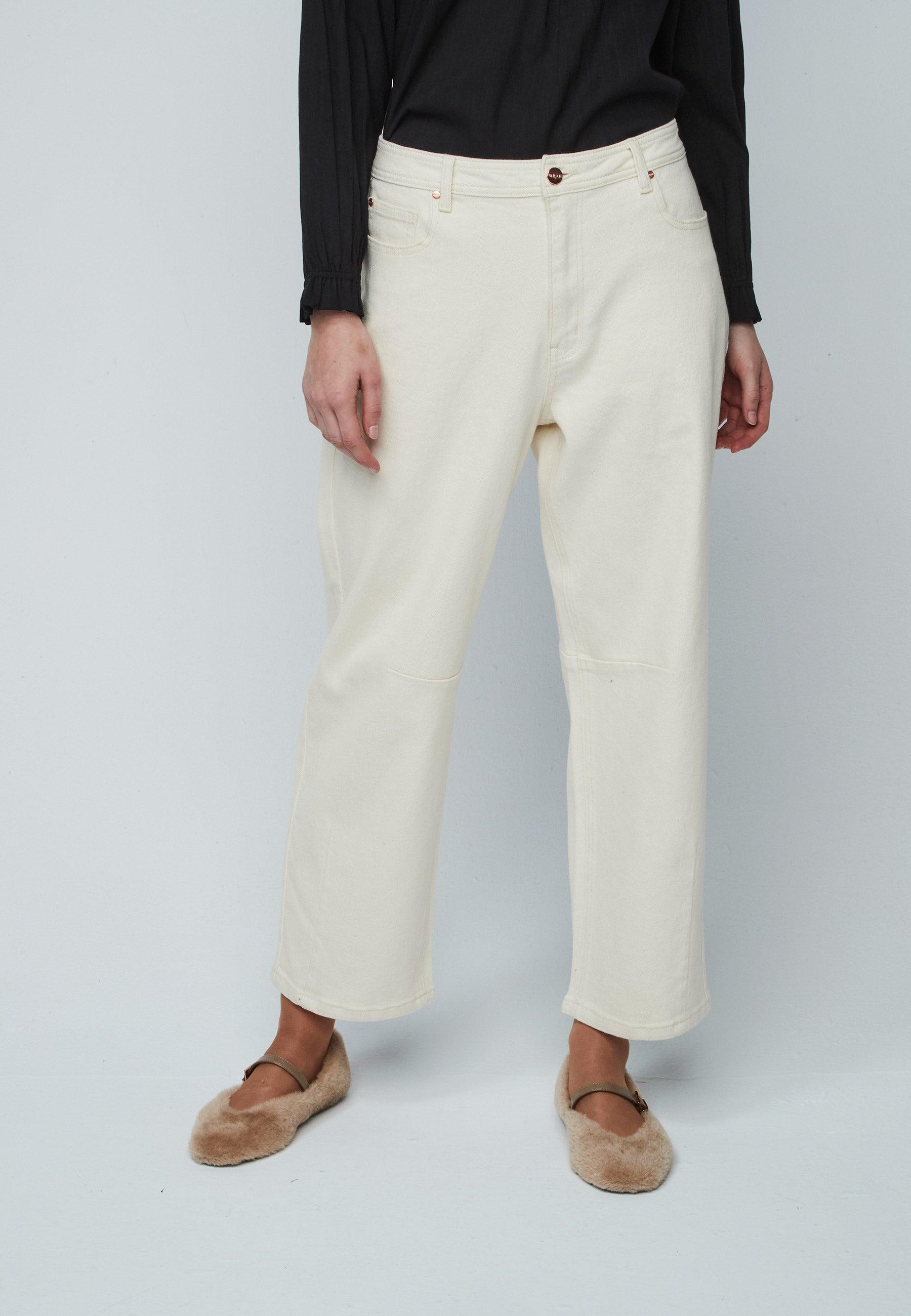 Imagem 0 de Jeans com Corte a Direito de Cintura Média