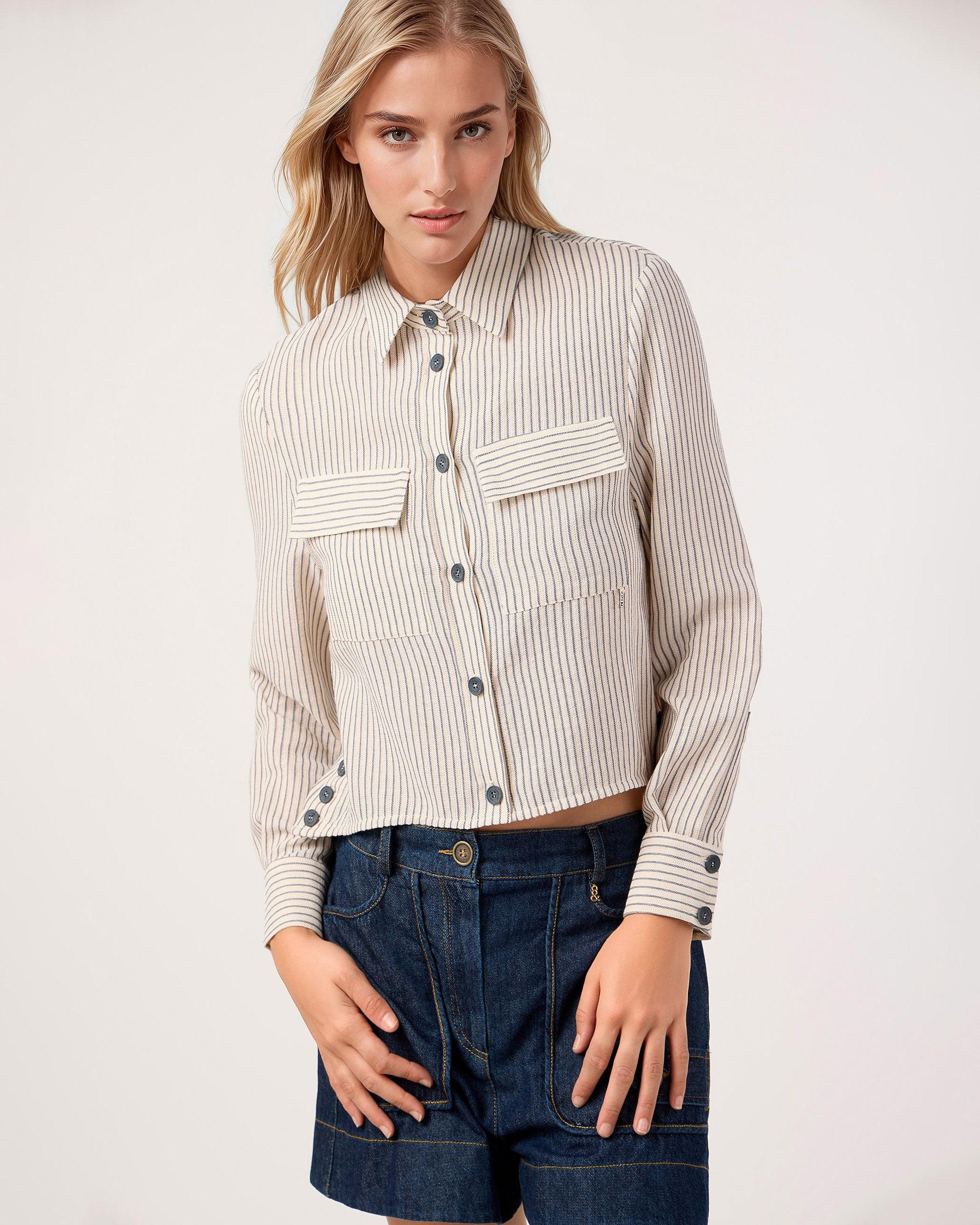 Imagem 0 de Camisa com Bolsos e Fecho Frontal com Botões
