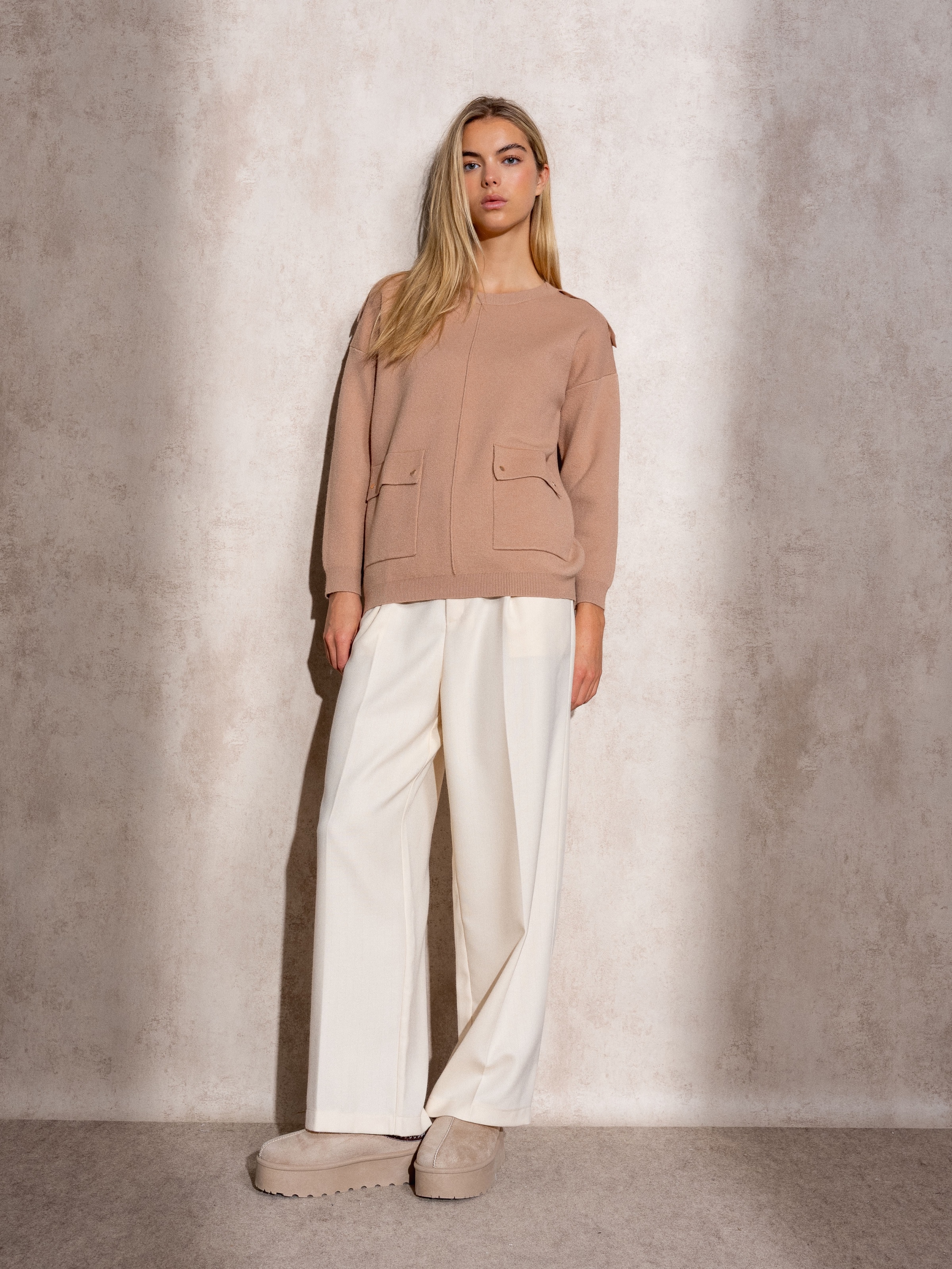 Camisola de malha com bolsos na frente Bege-2