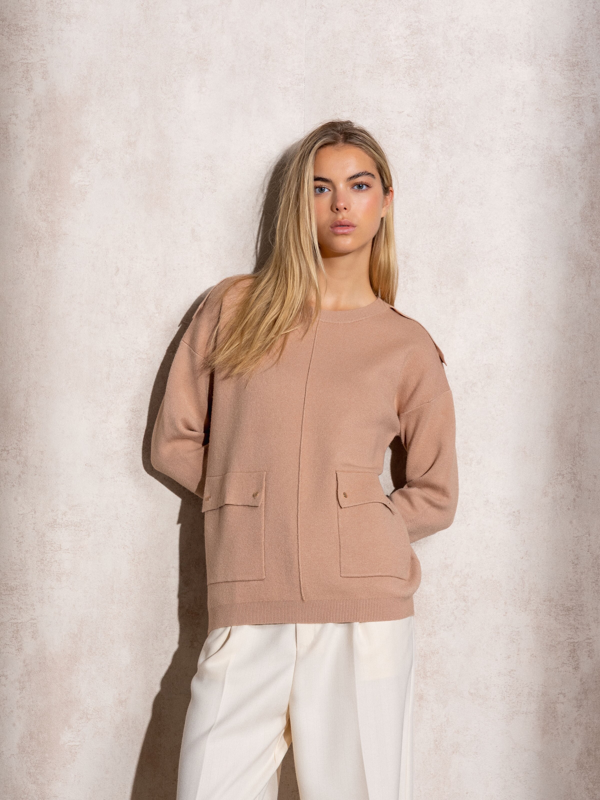 Camisola de malha com bolsos na frente Bege-3