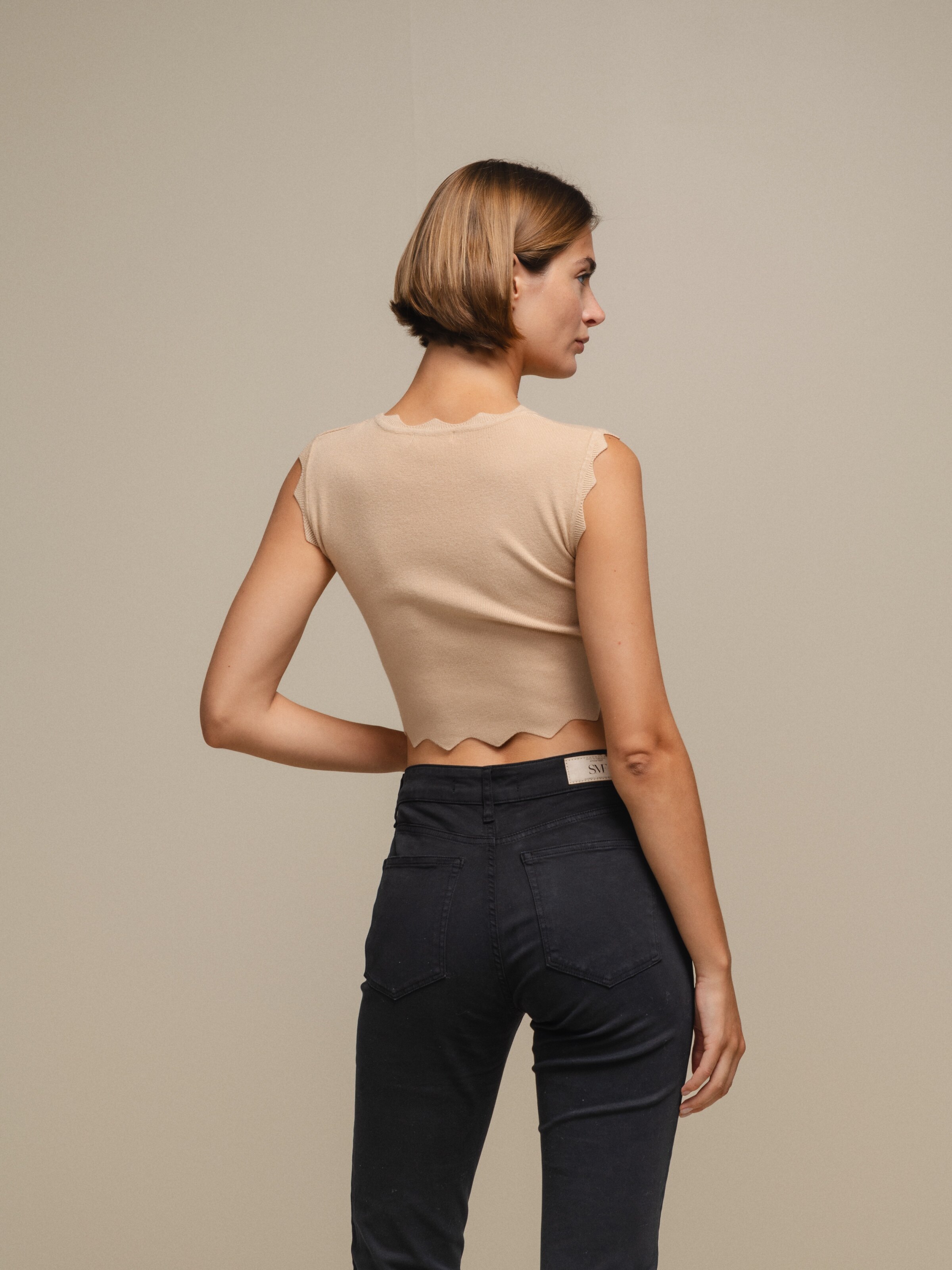 Top curto em malha recortada Bege-6