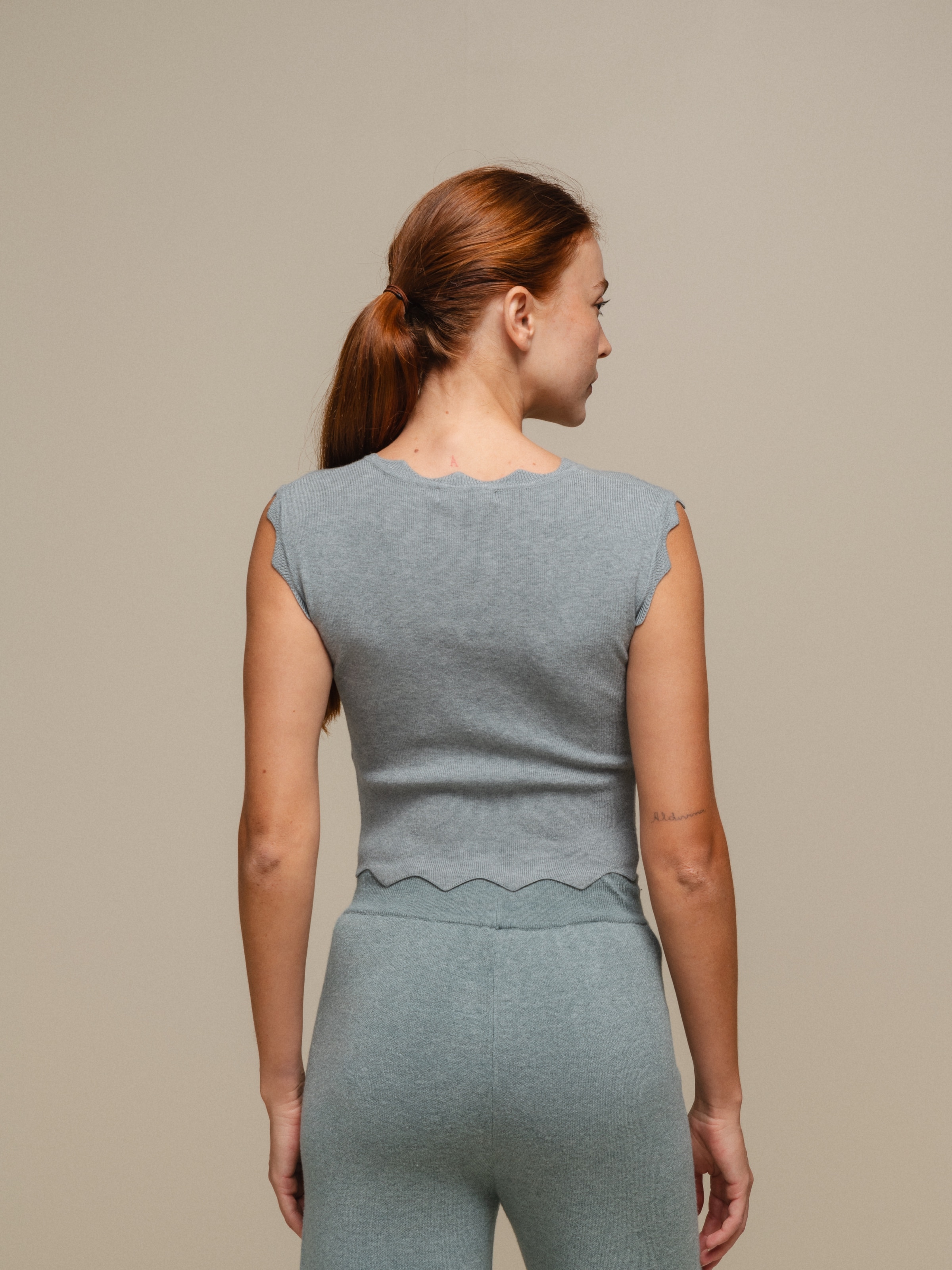 Top curto em malha recortada Gray-6