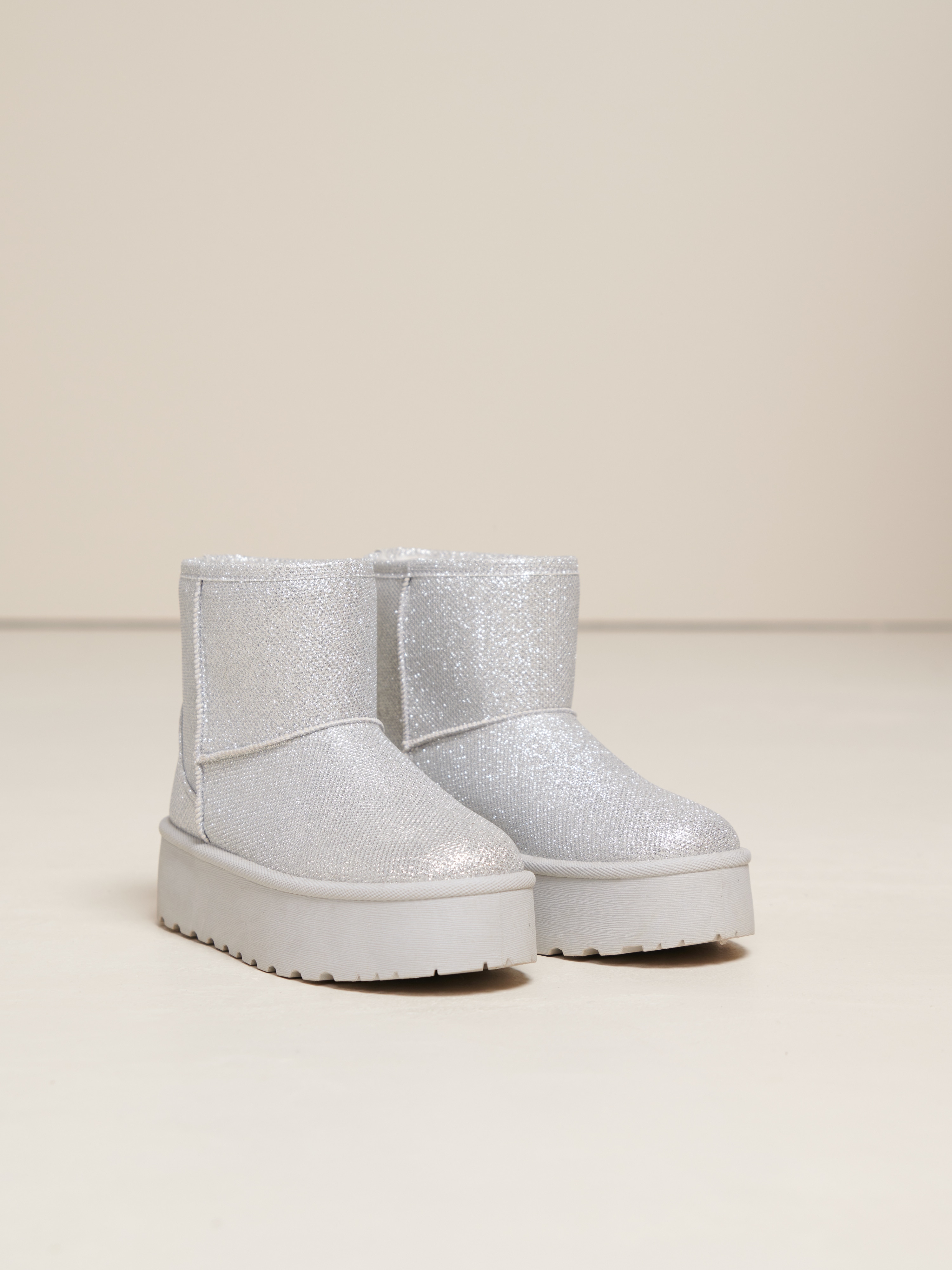 Imagem 0 de Botas com brilhantes