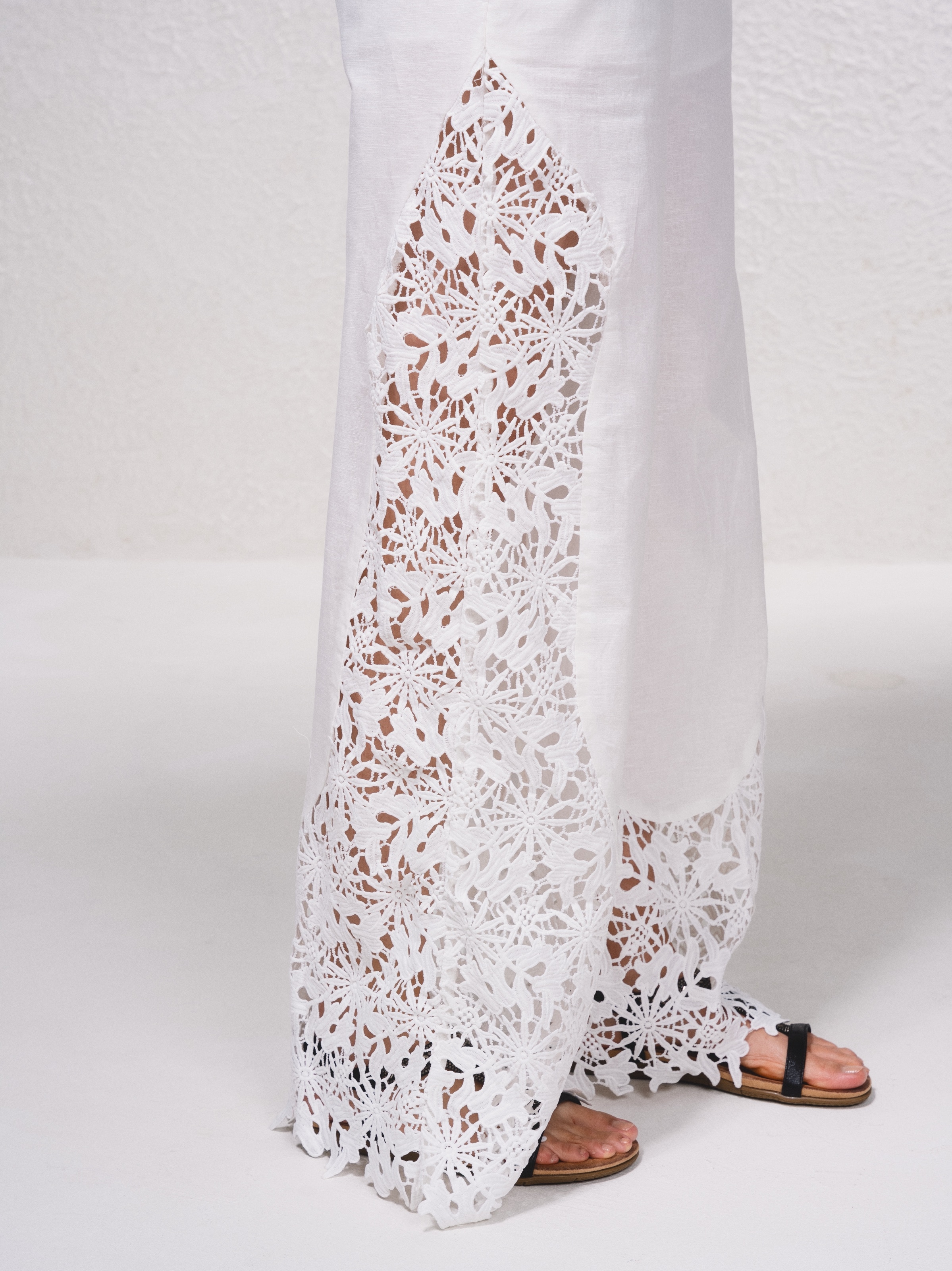 Calças com bodados Branco-6