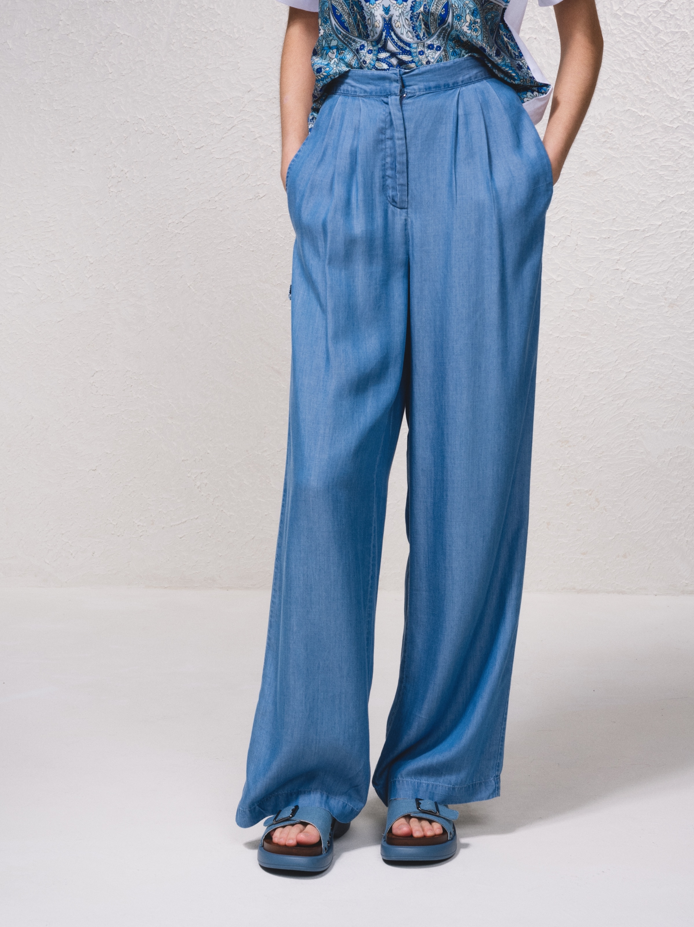 Calças fluidas em tencel Azul-3