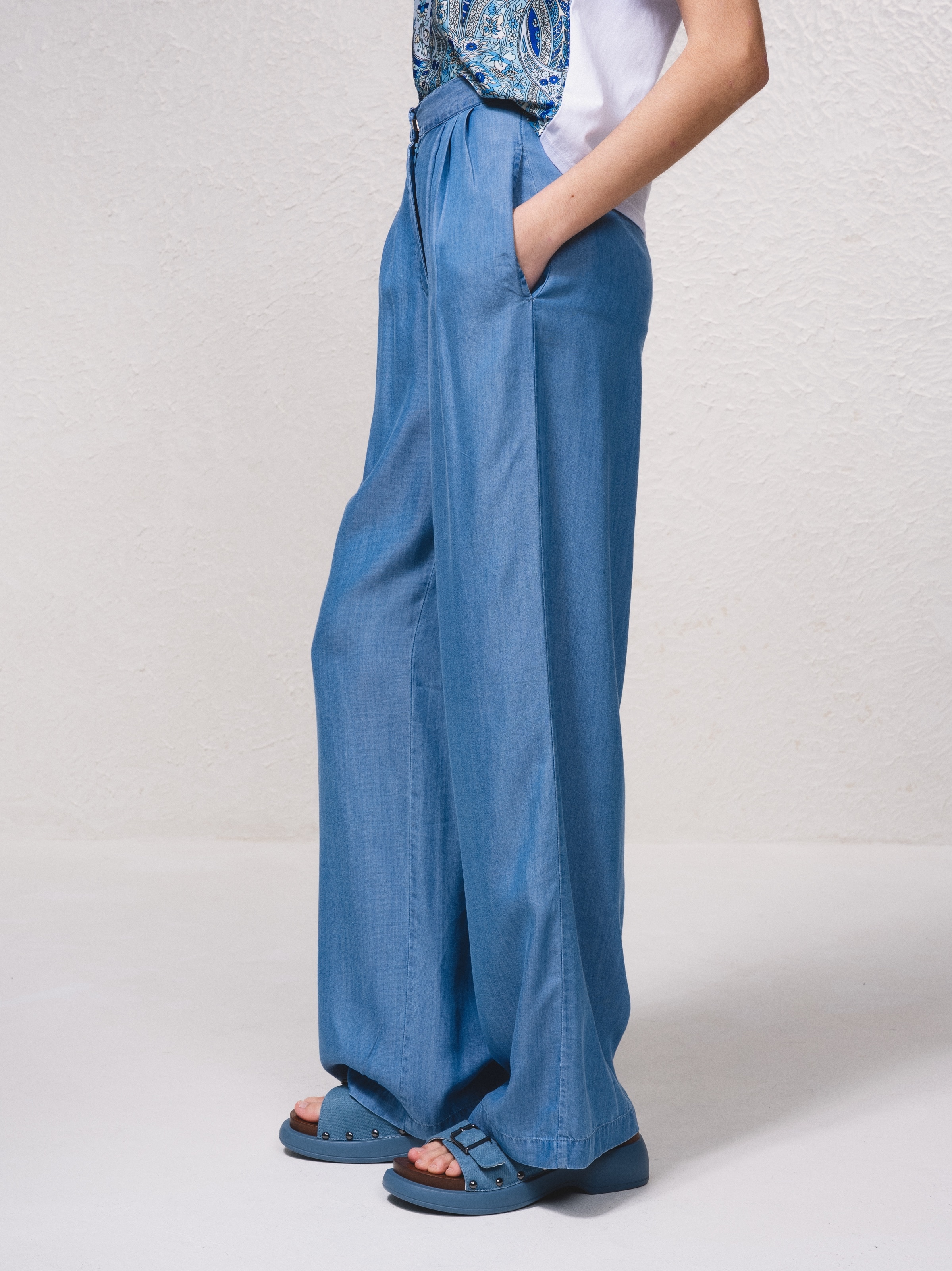 Calças fluidas em tencel Azul-4
