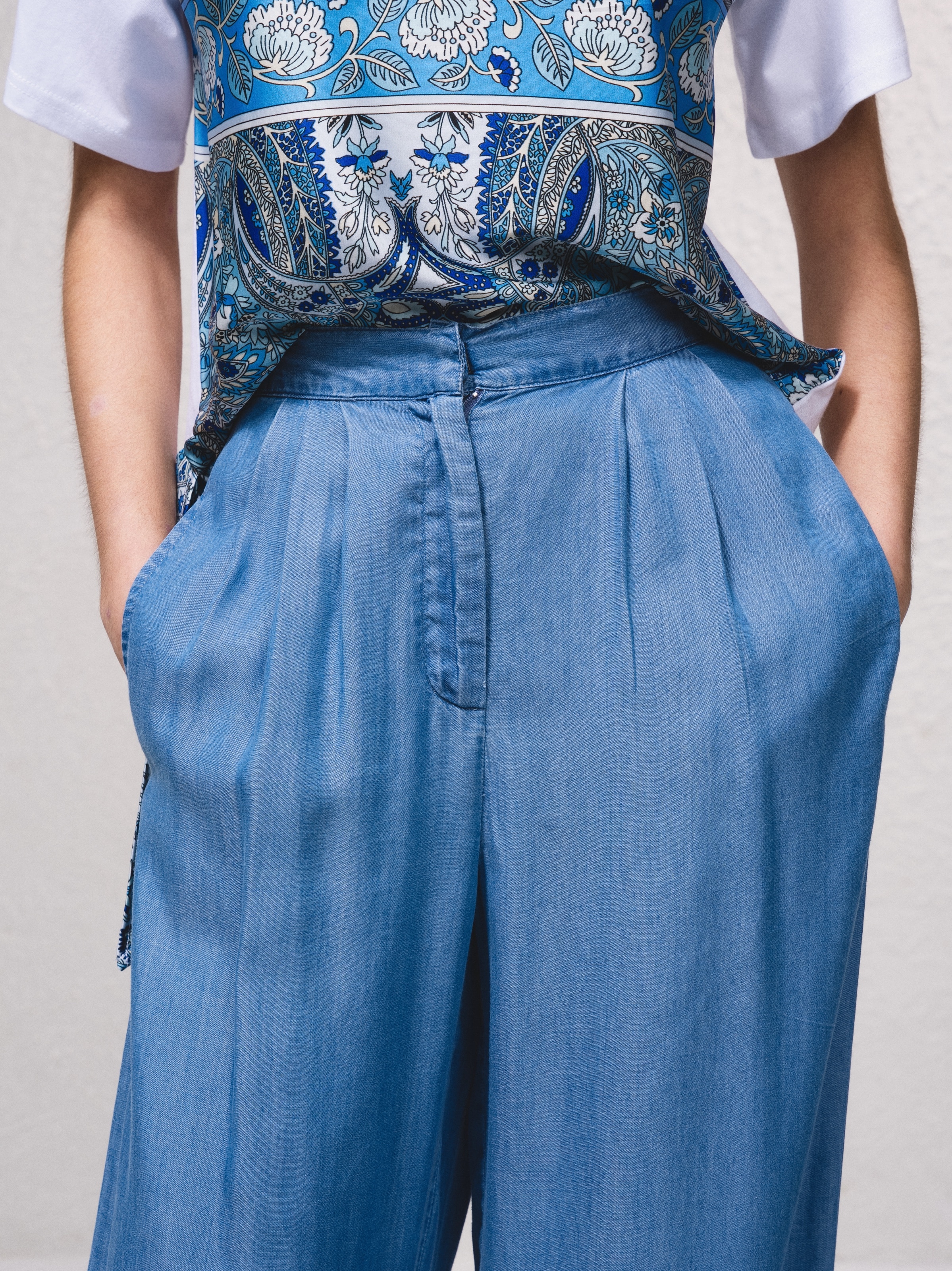 Calças fluidas em tencel Azul-6