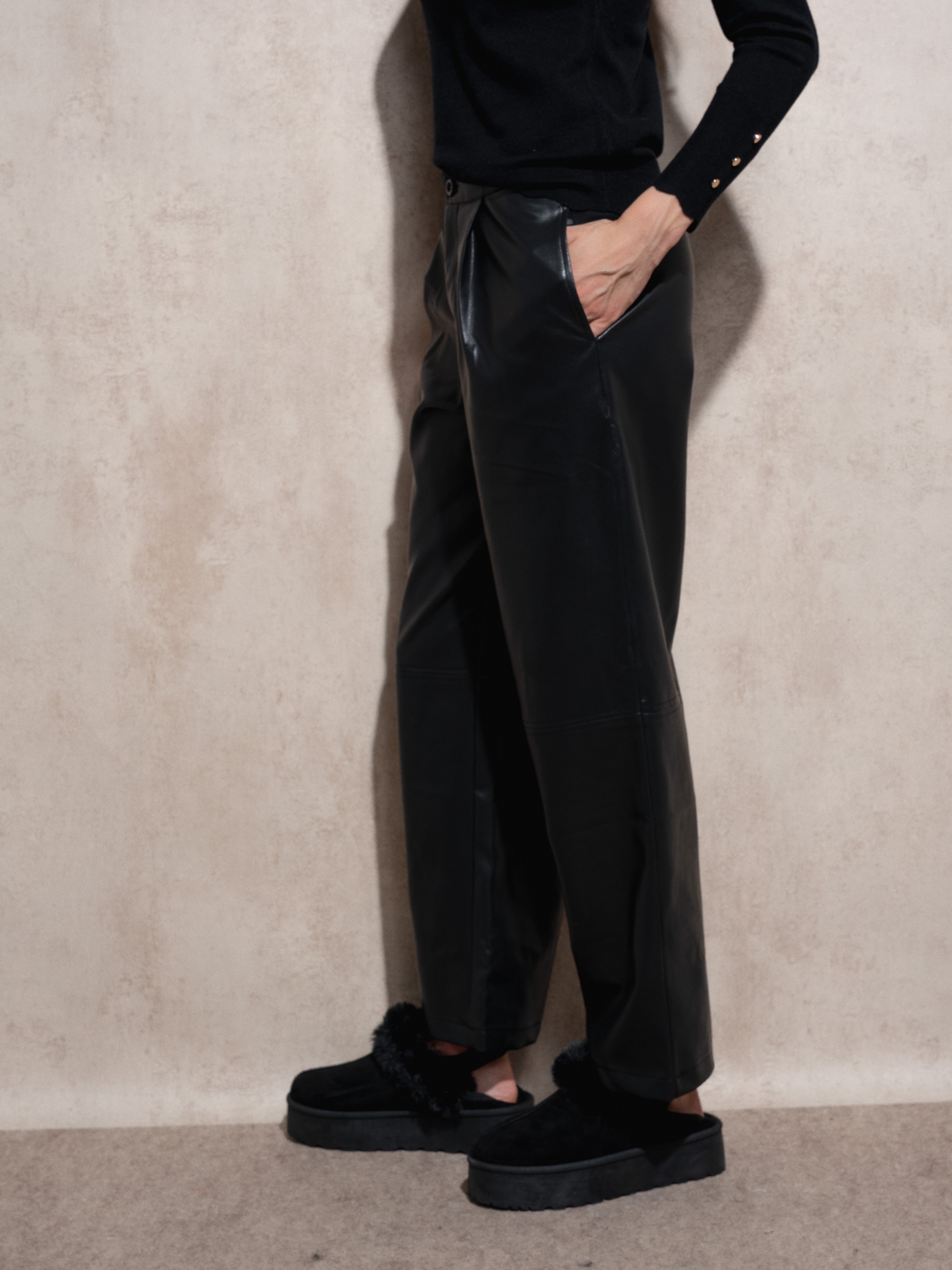 Calças em polipele Preto-4