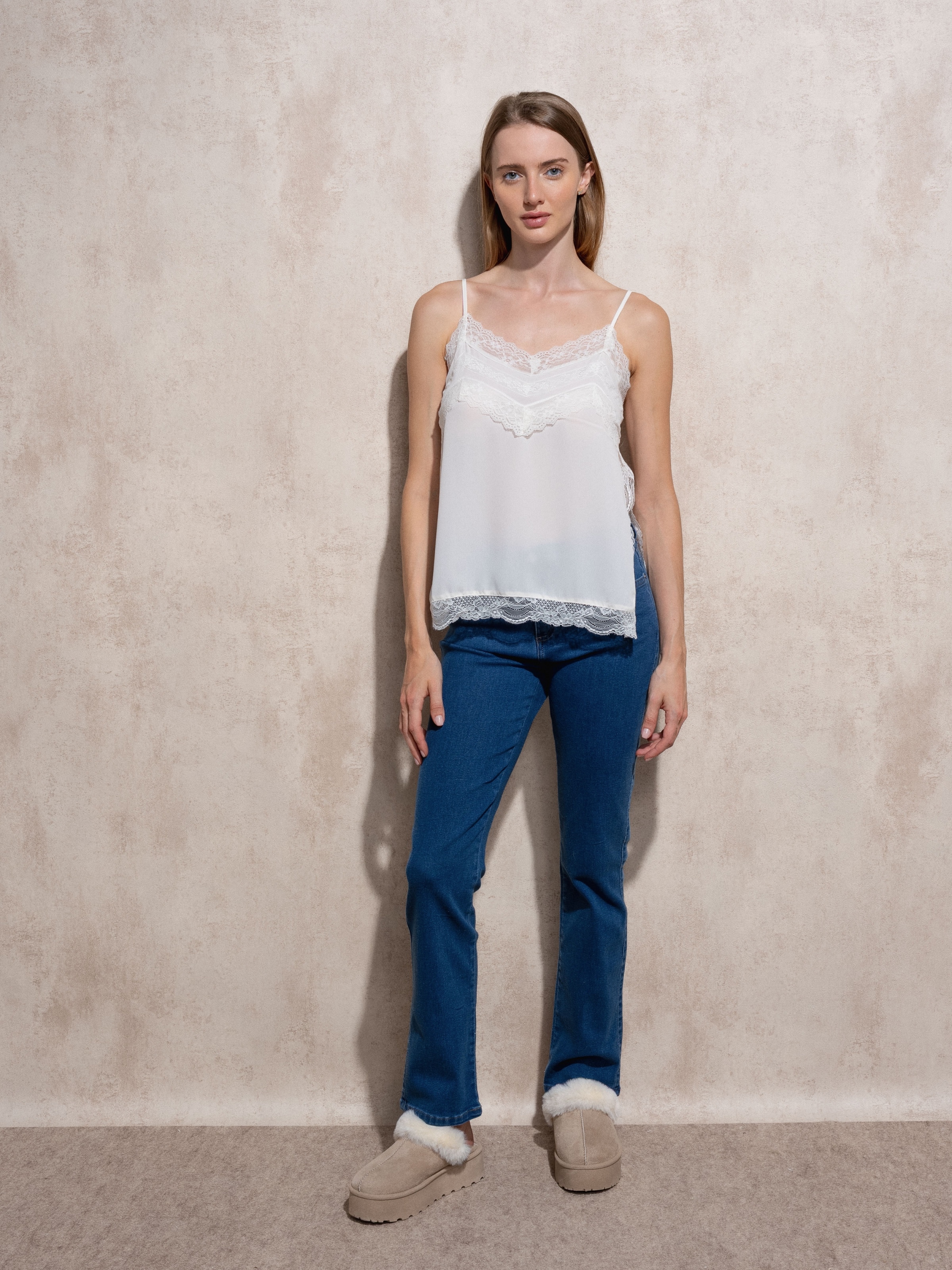 Top acetinado com renda Bege-1