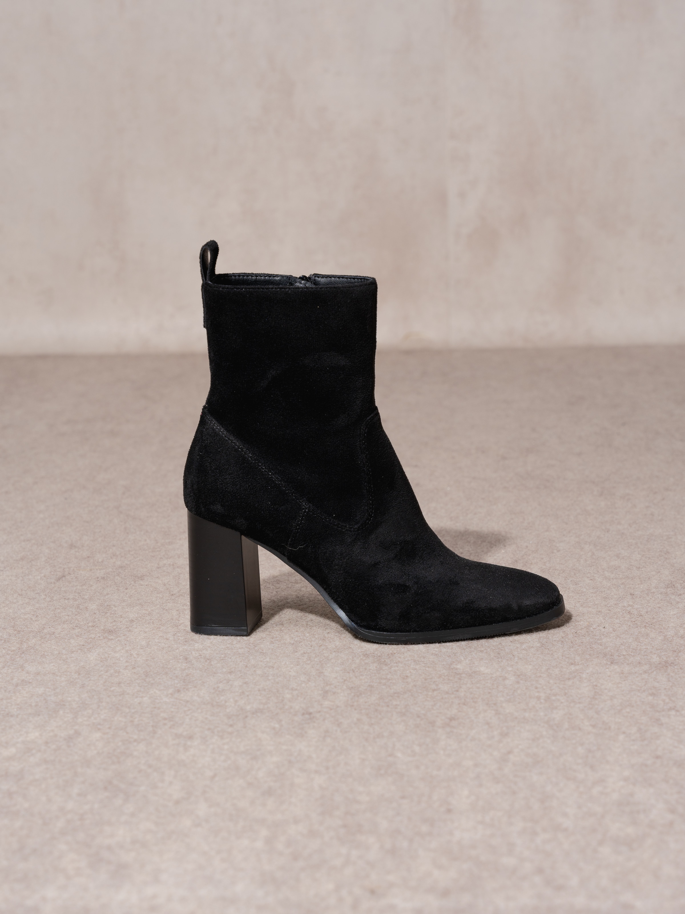 Imagem 0 de Bota salto em suede